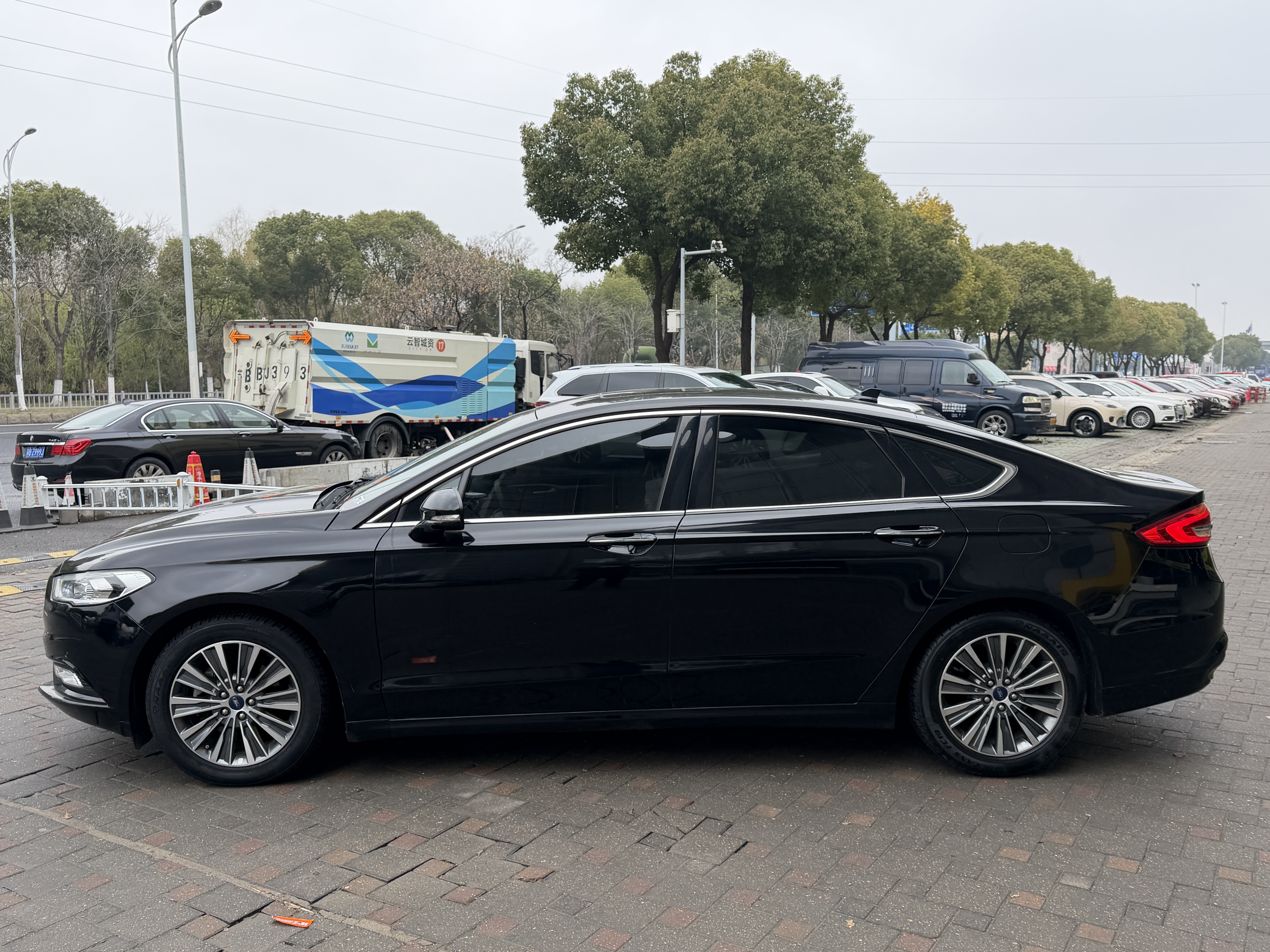 Ford Mondeo 2018 car image #3