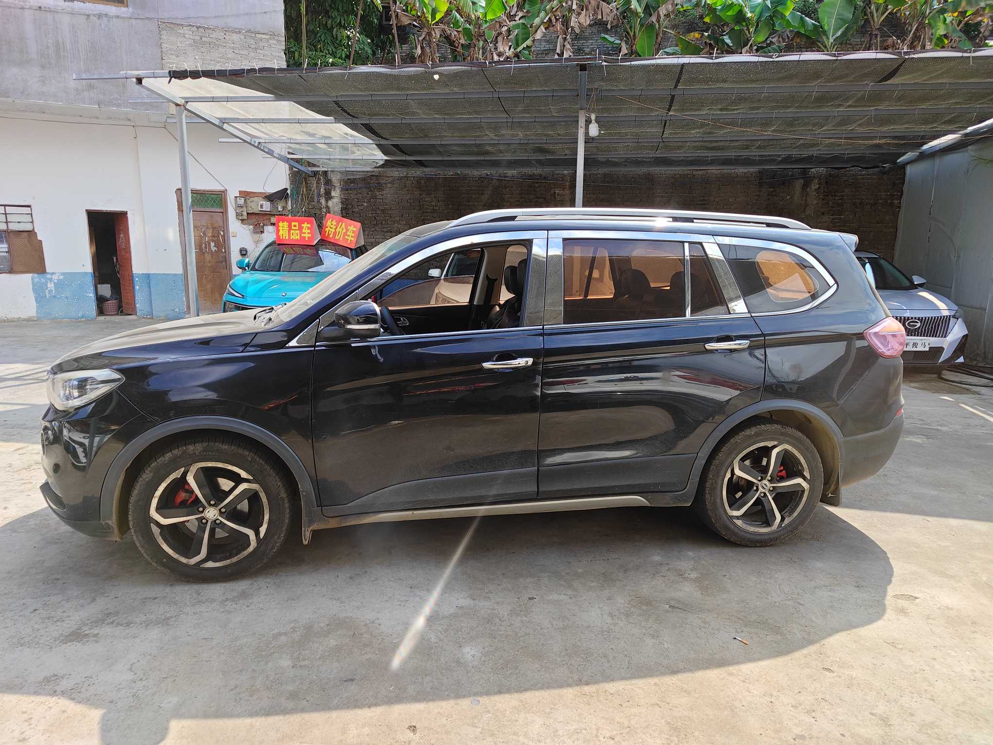 SWM X7 2017 car image #3