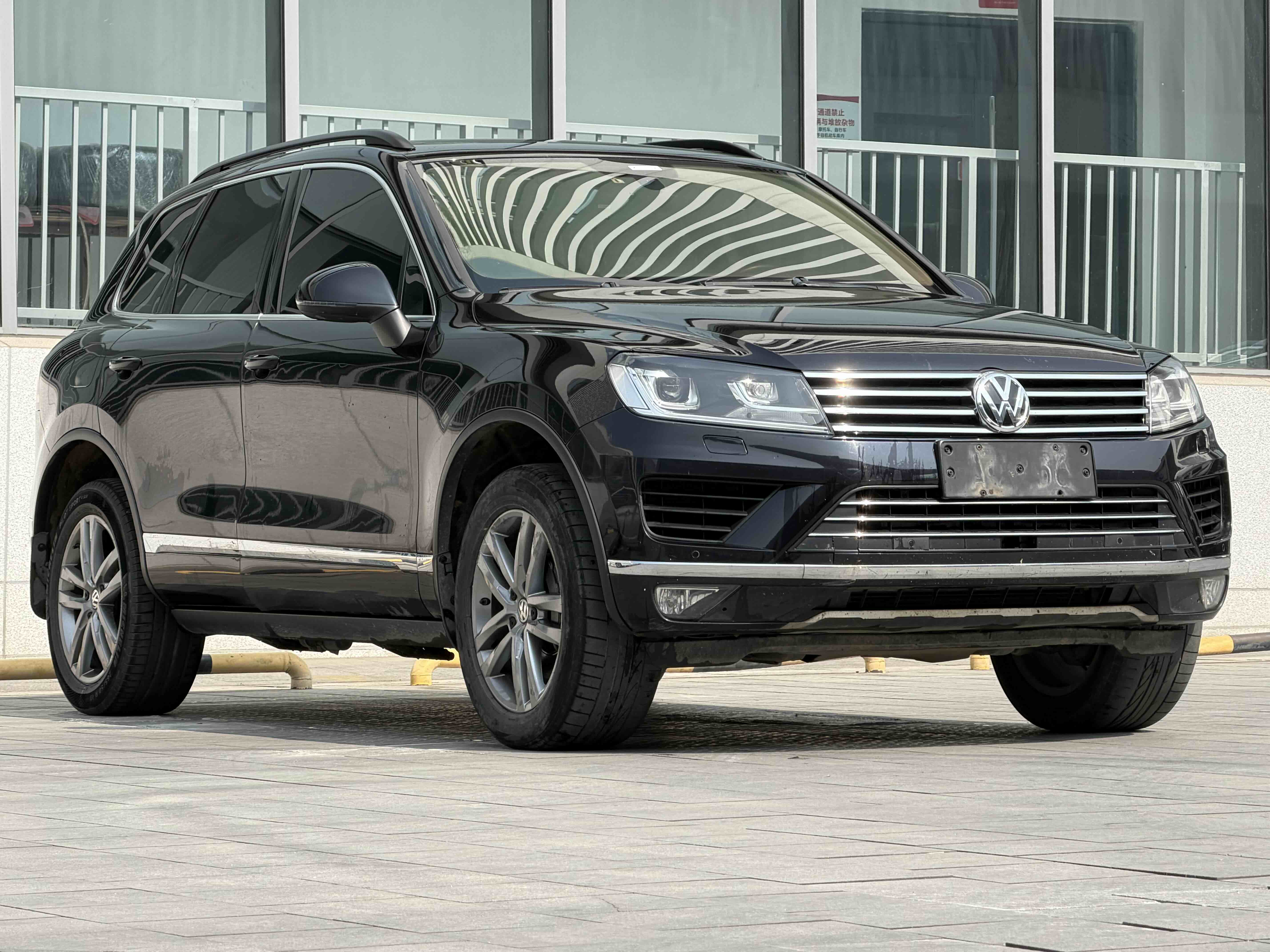 Volkswagen Touareg 2018 immagine di auto #3