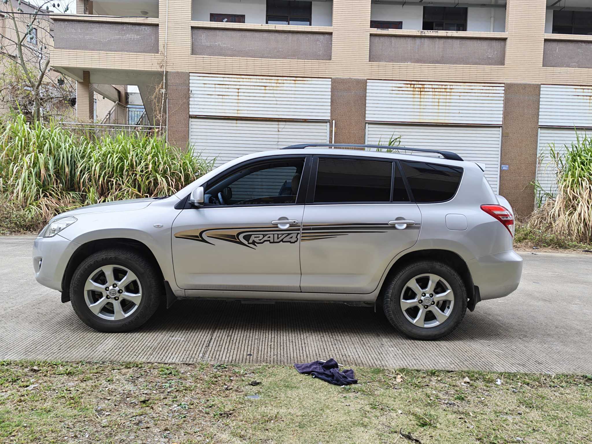 Toyota RAV4 2009 car image #3