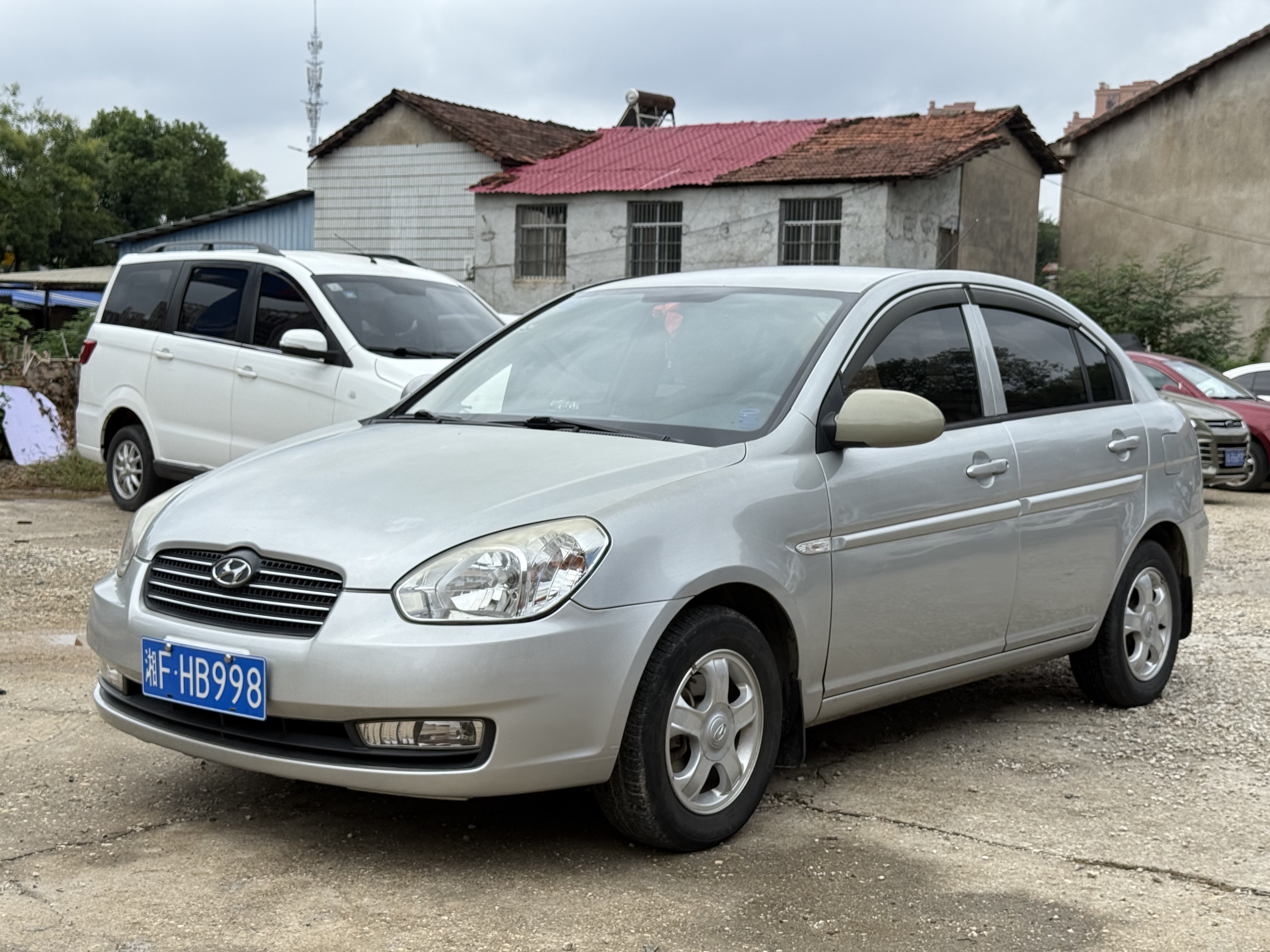 Hyundai Accent 2010 car image #3