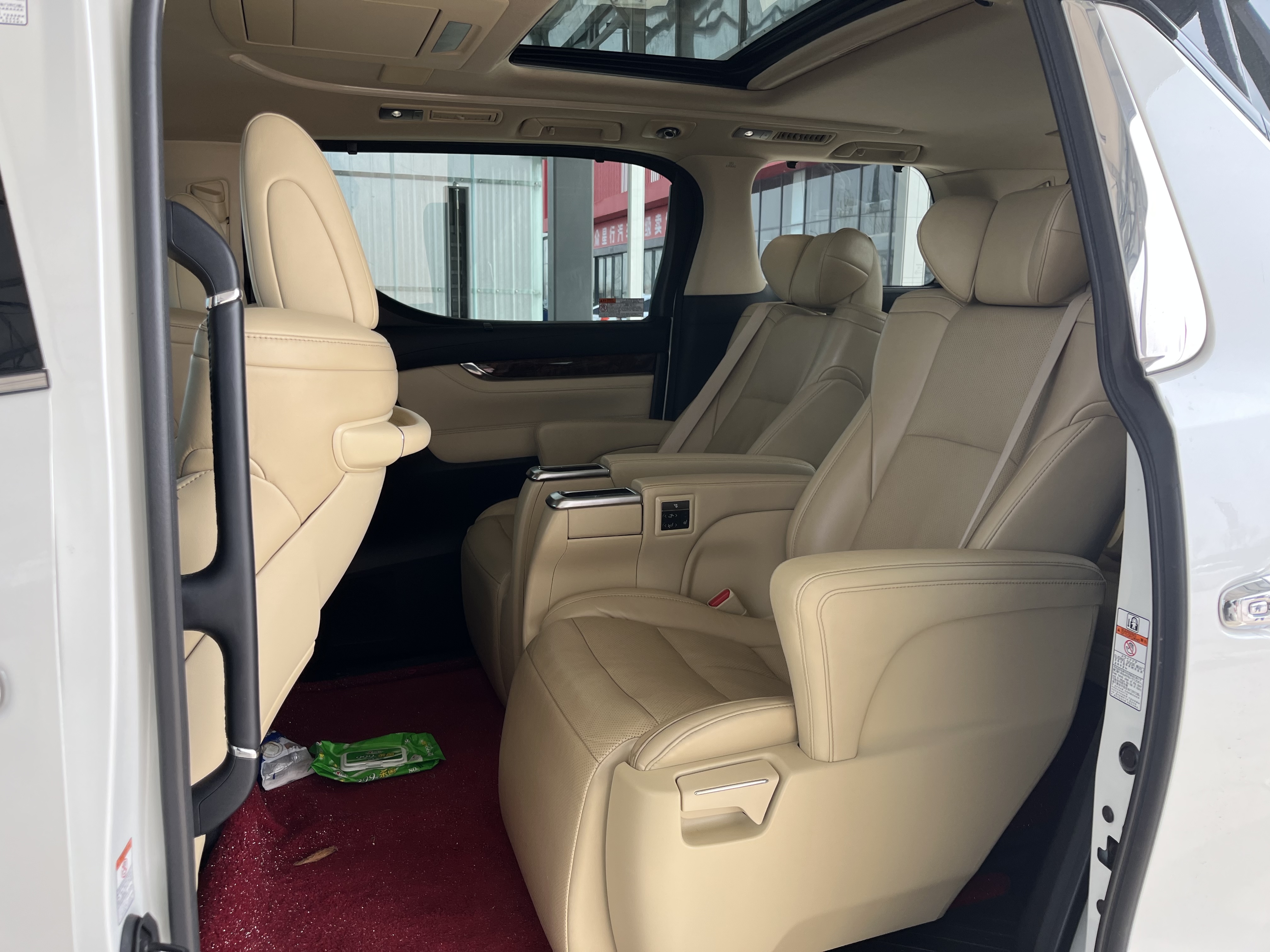 Toyota Alphard 2019 car image #3