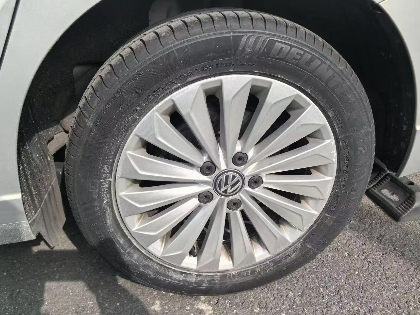 Volkswagen Lavida 2018 car image #3