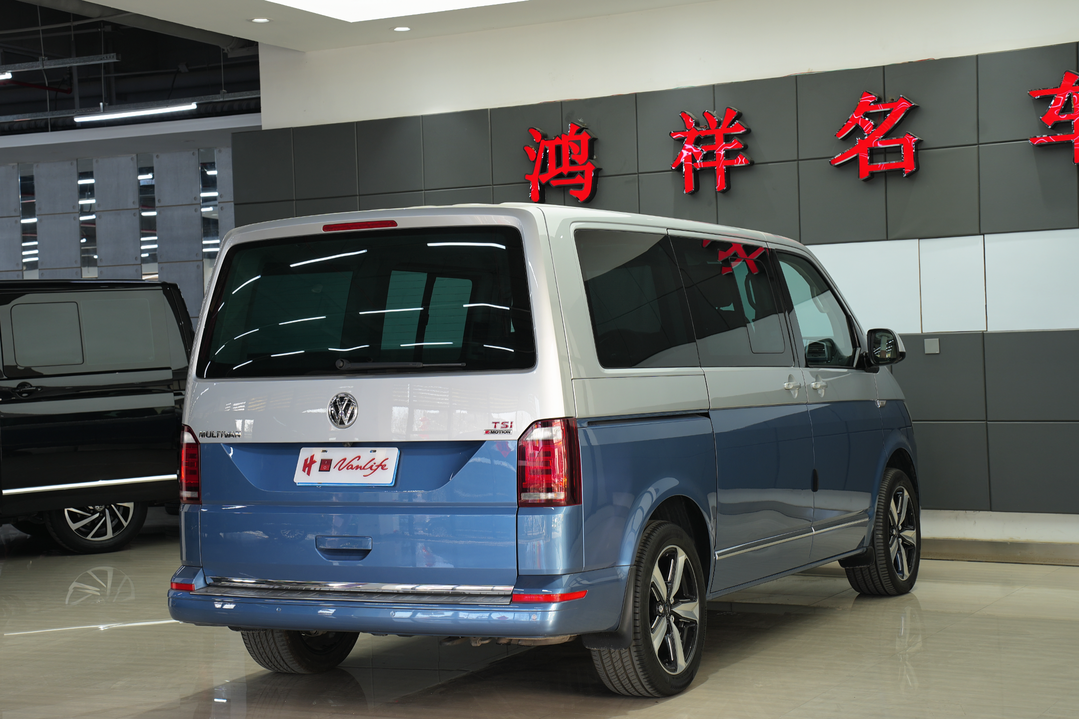 Volkswagen Multivan 2018 car image #3