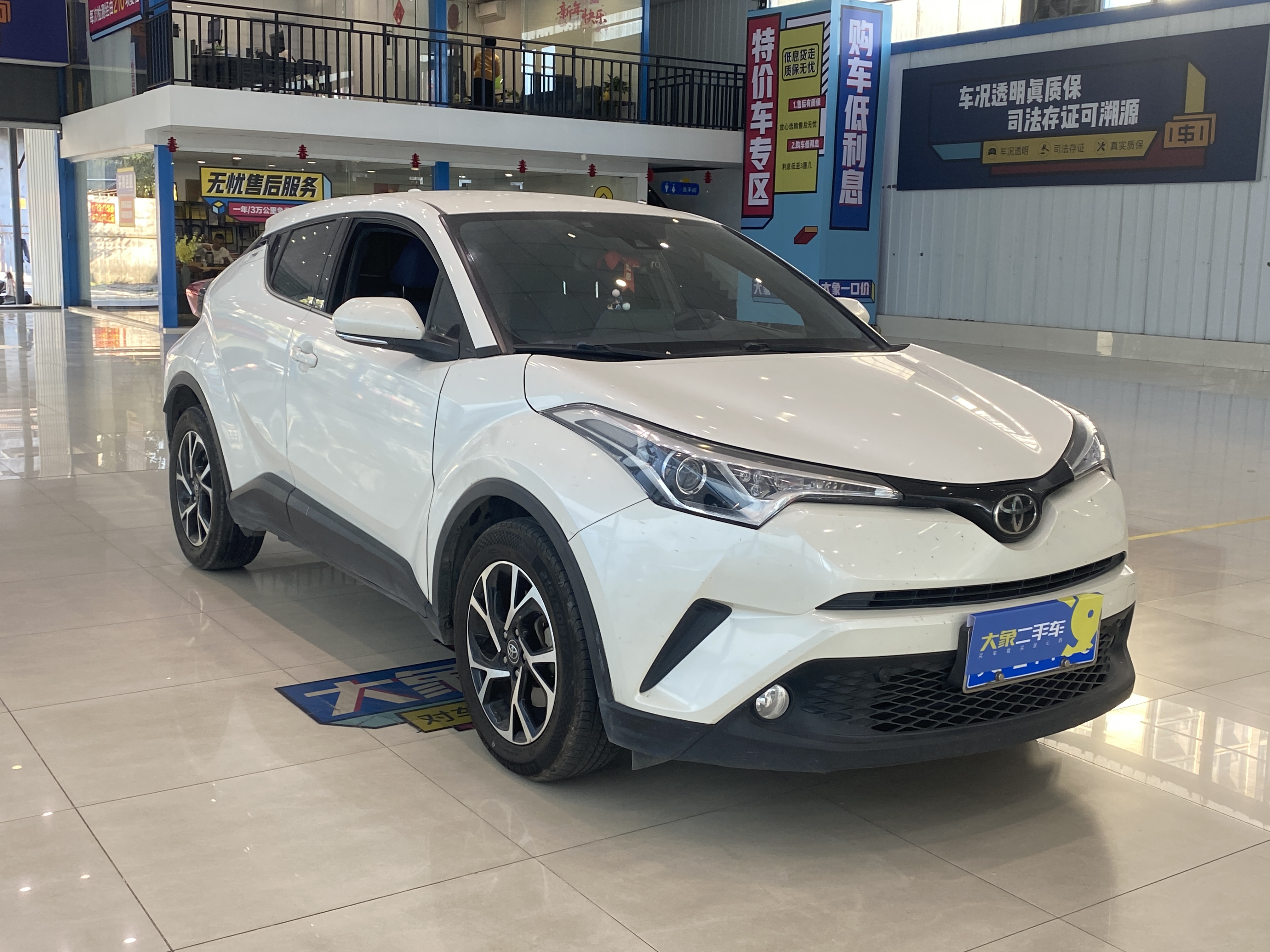 Toyota C-HR 2019 immagine di auto #3