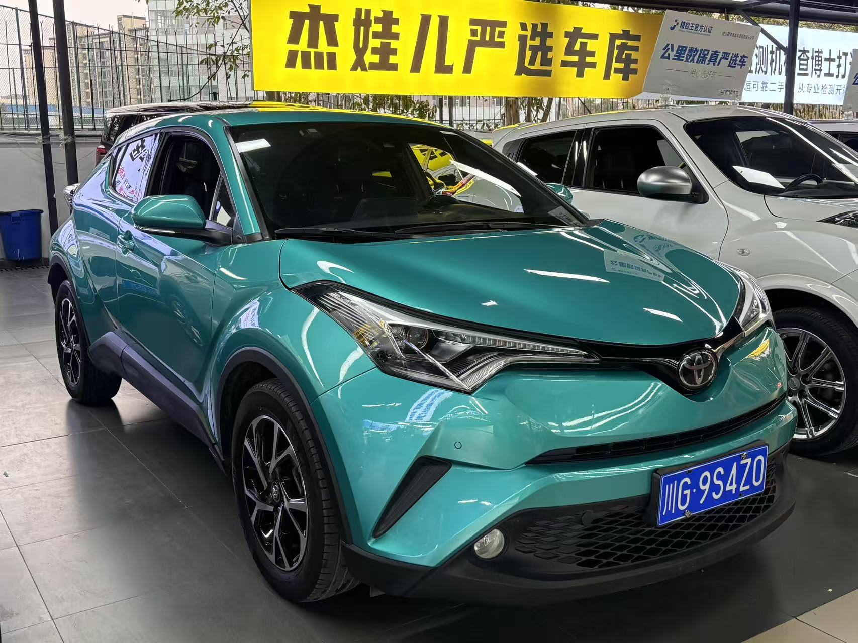 Toyota C-HR 2018 immagine di auto #3