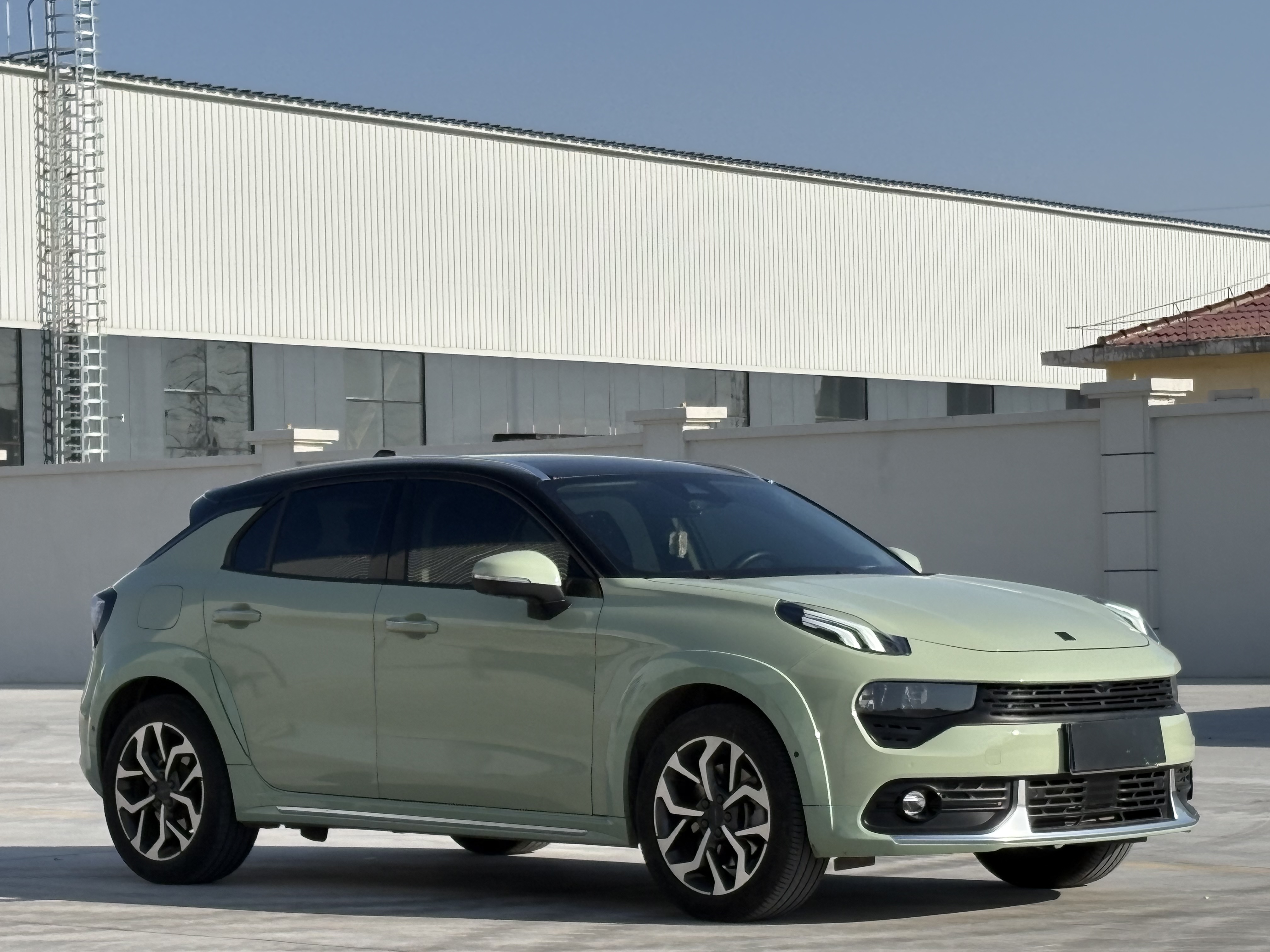 Lynk & Co 02 2019 #3 Lynk & Co 02 2019 car image #3