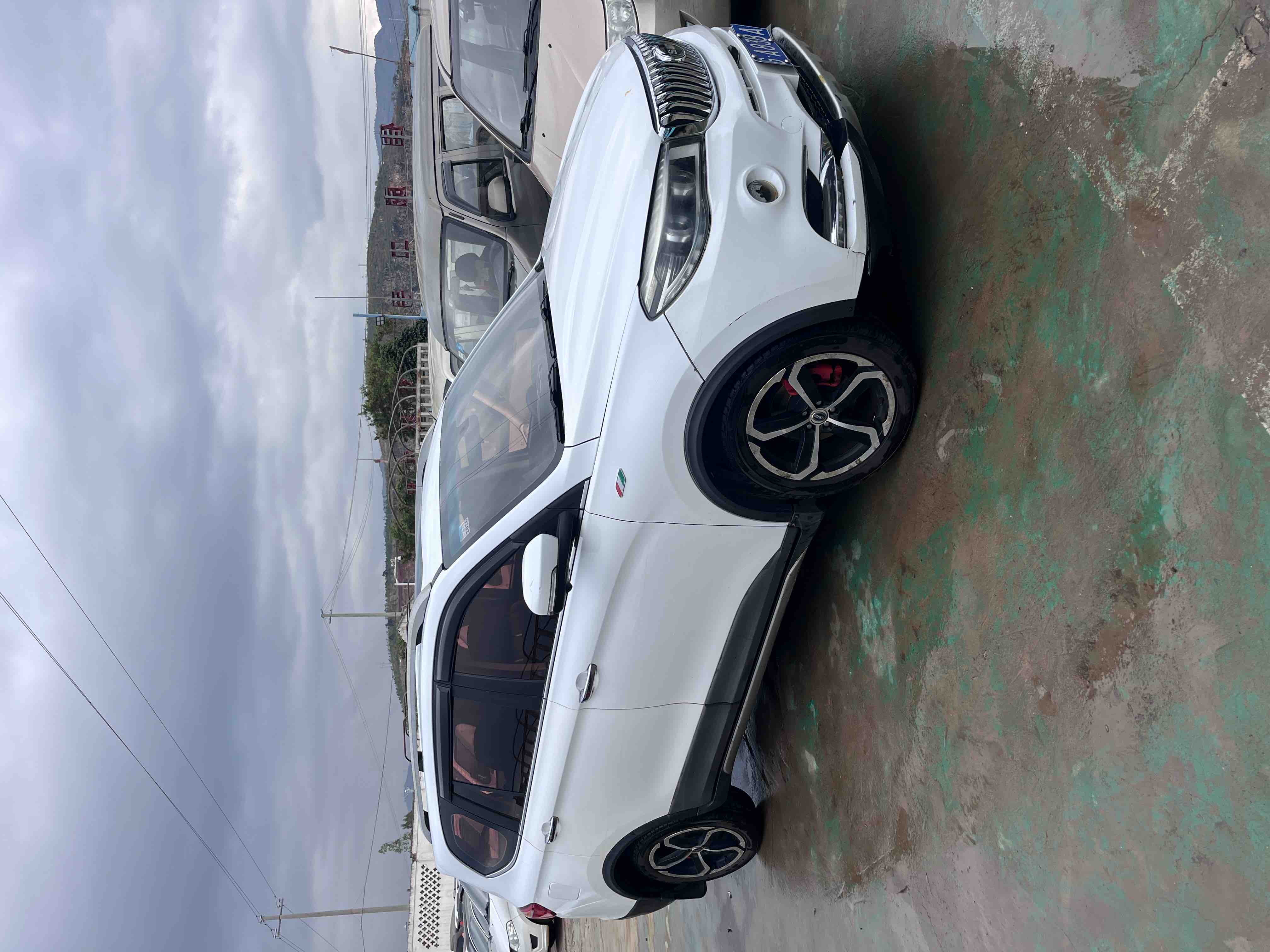 SWM X7 2018 immagine di auto #3