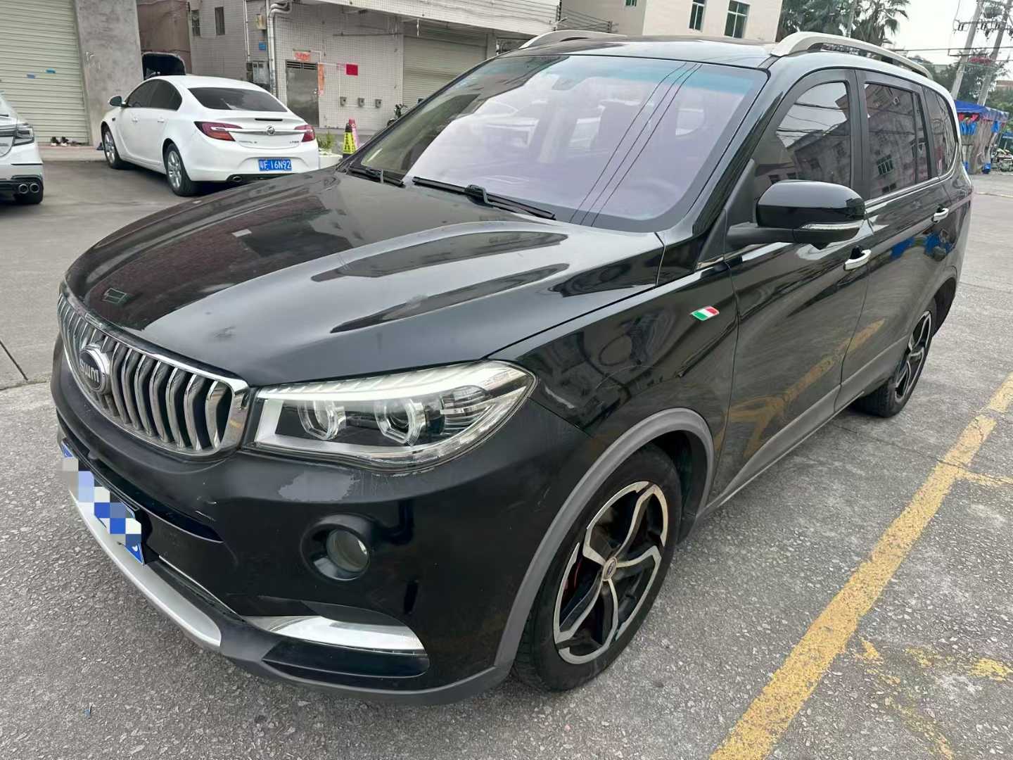 SWM X7 2018 #3 SWM X7 2018 car image #3