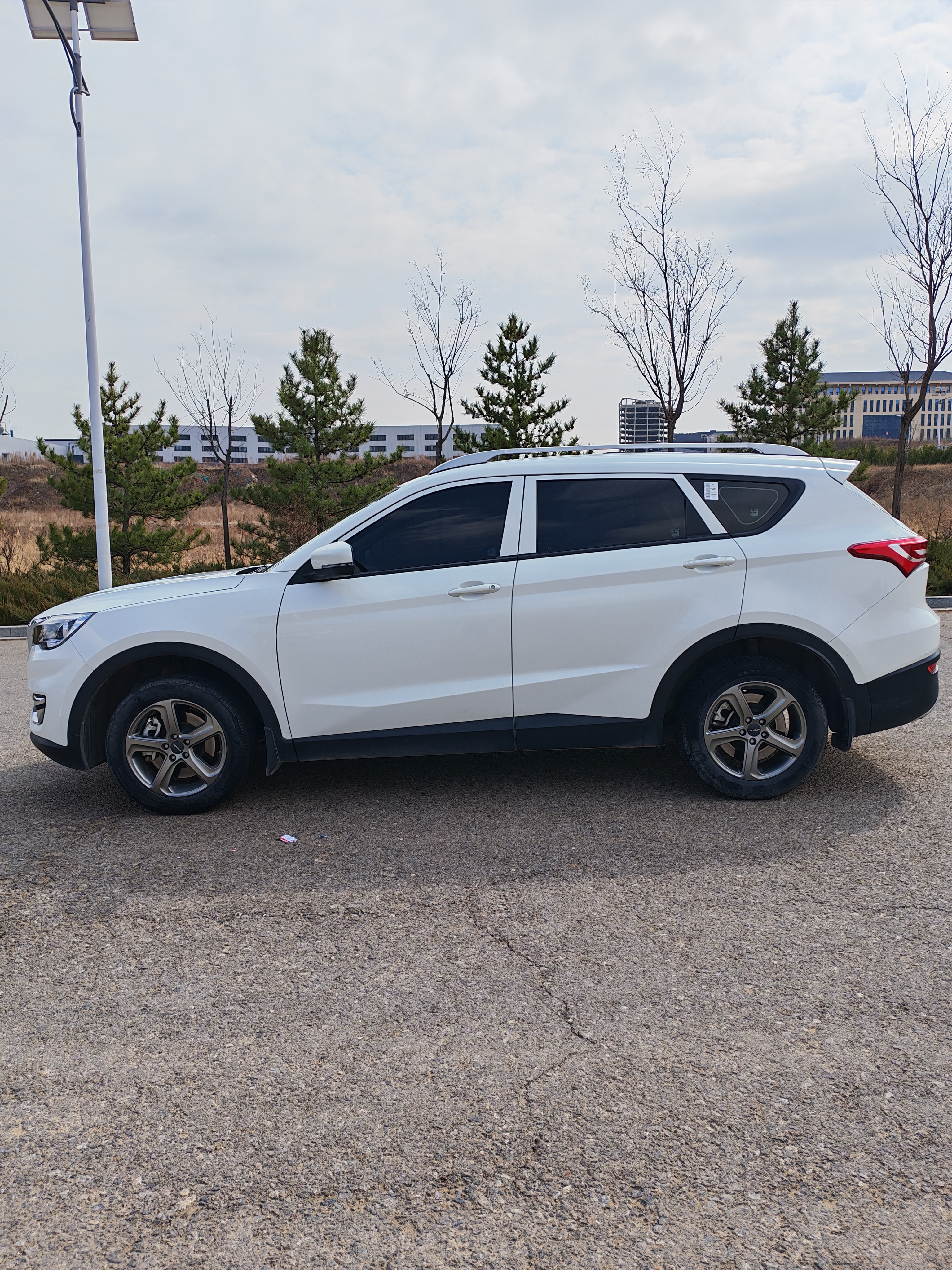 X70 2019 car image #3