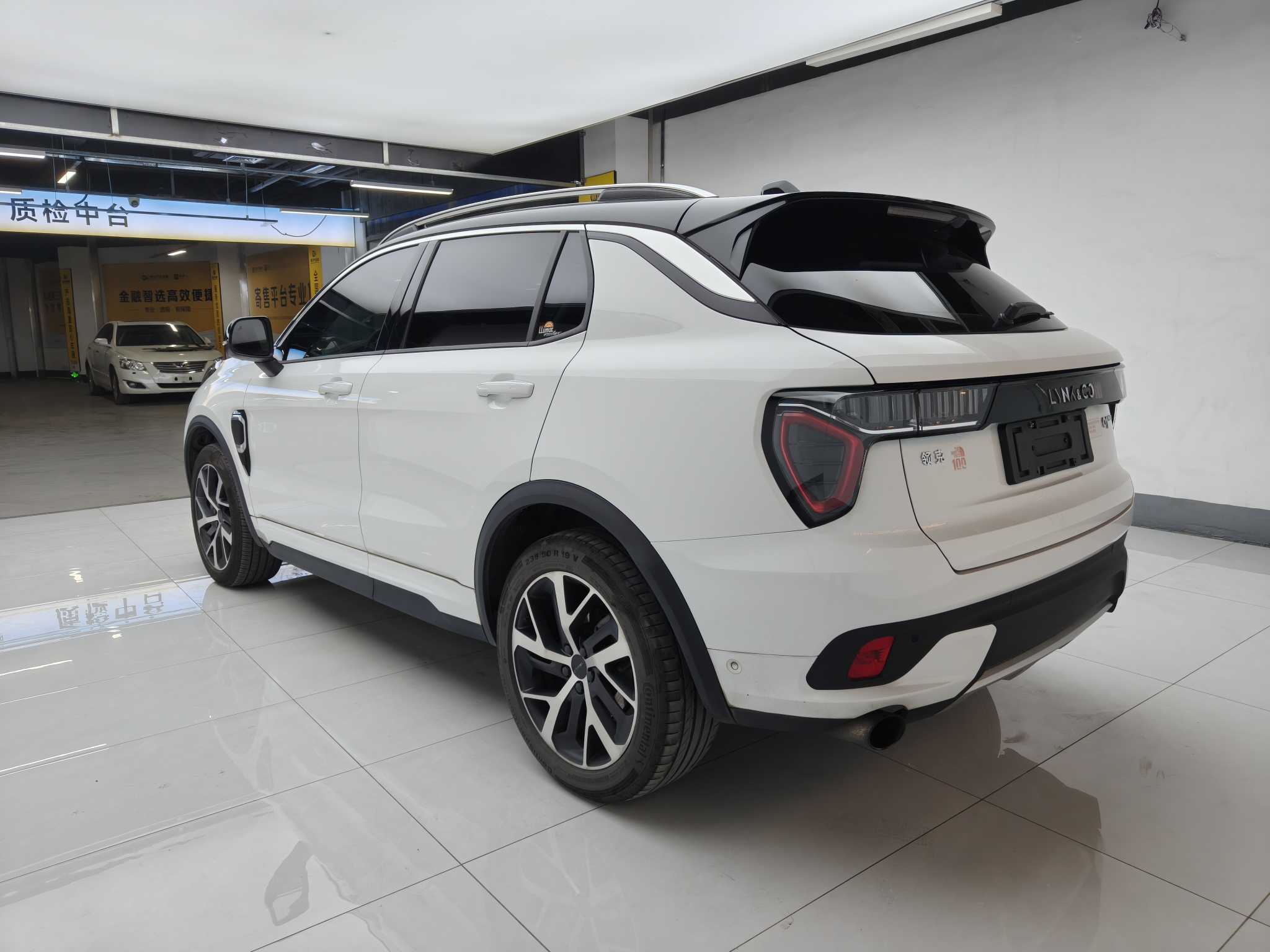 Lynk & Co 01 EM-P 2018 car image #3
