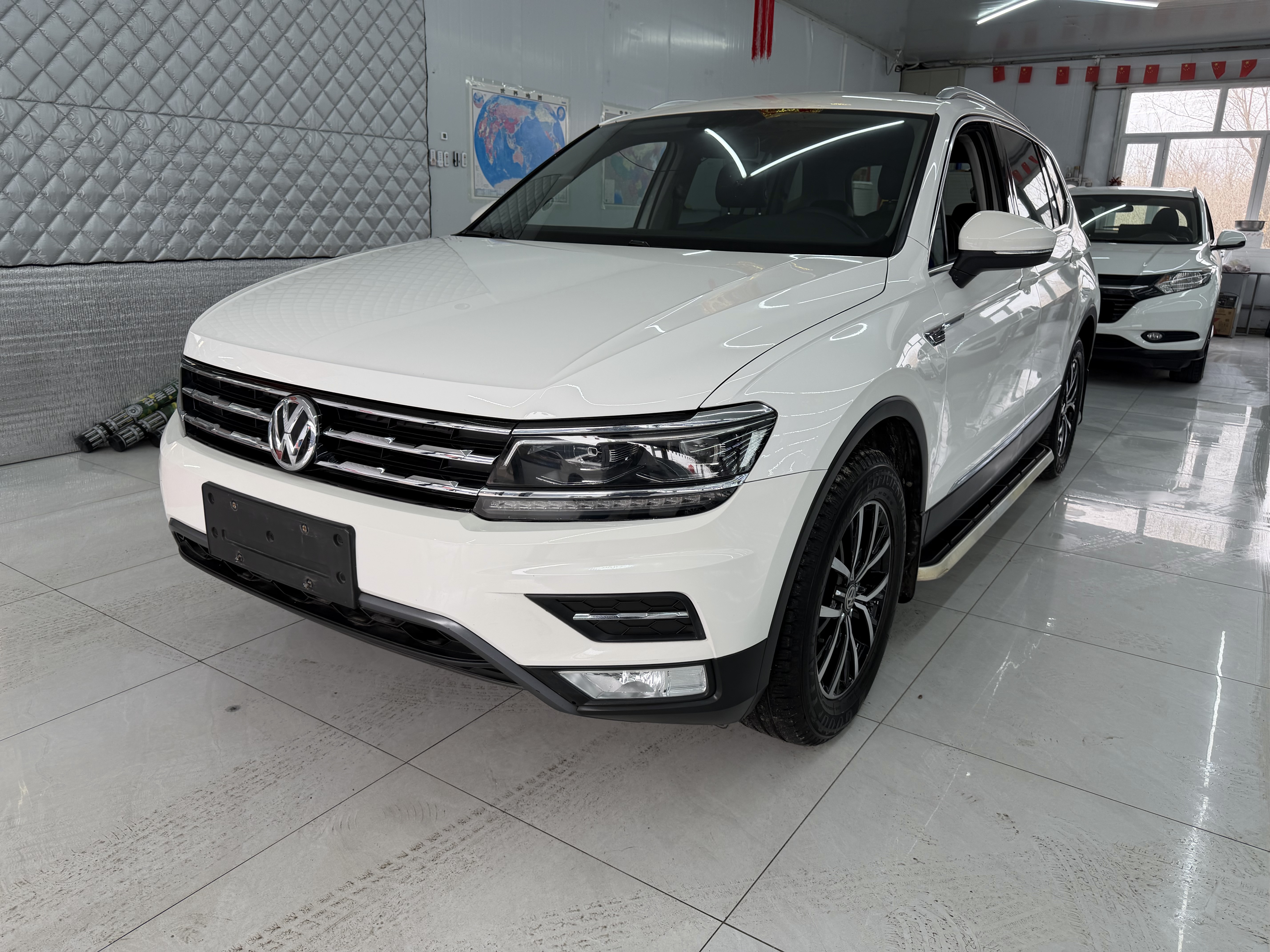 Volkswagen Tiguan L 2018 immagine di auto #3