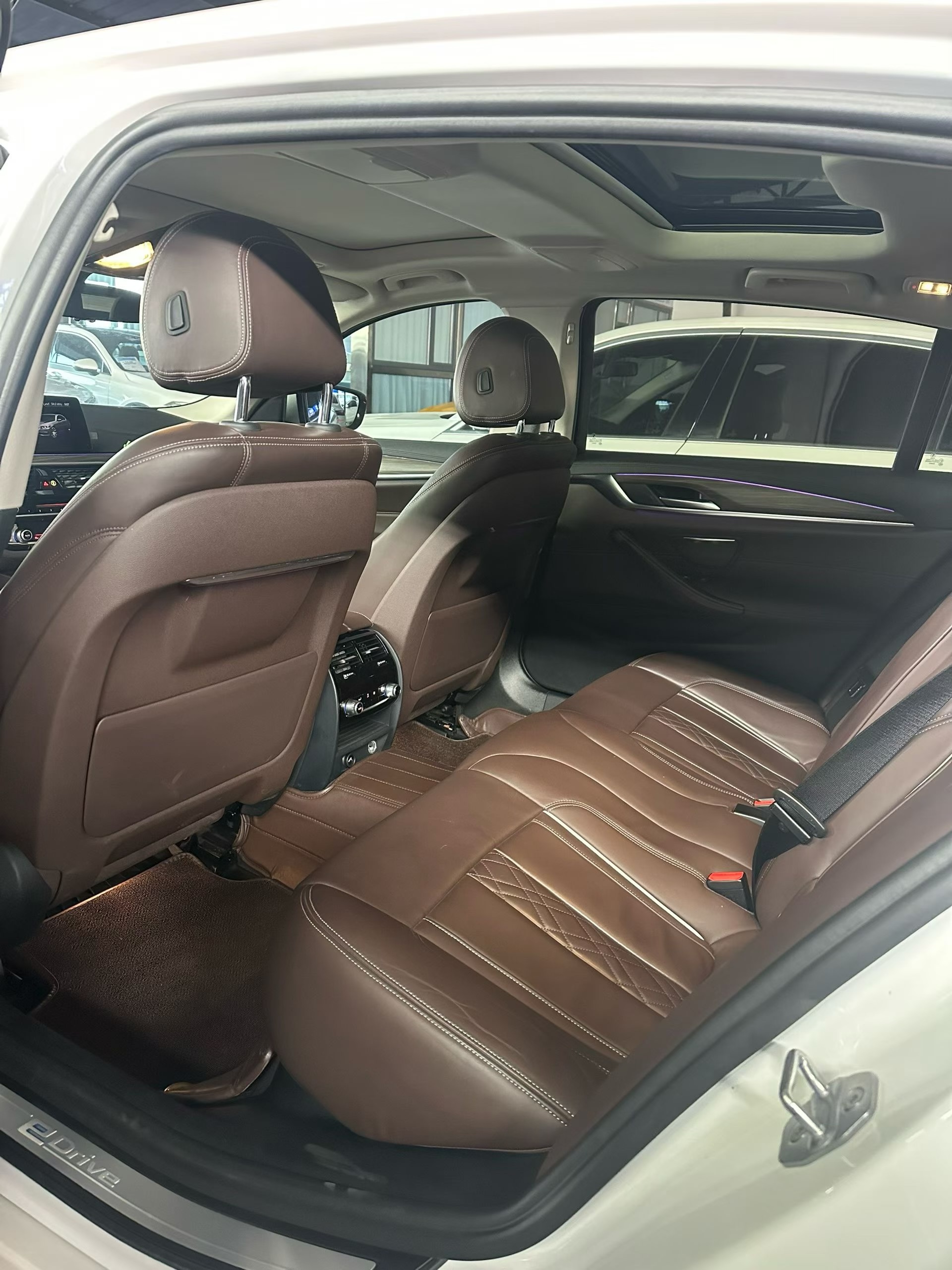 BMW 5 Series New Energy 2019 car image #3