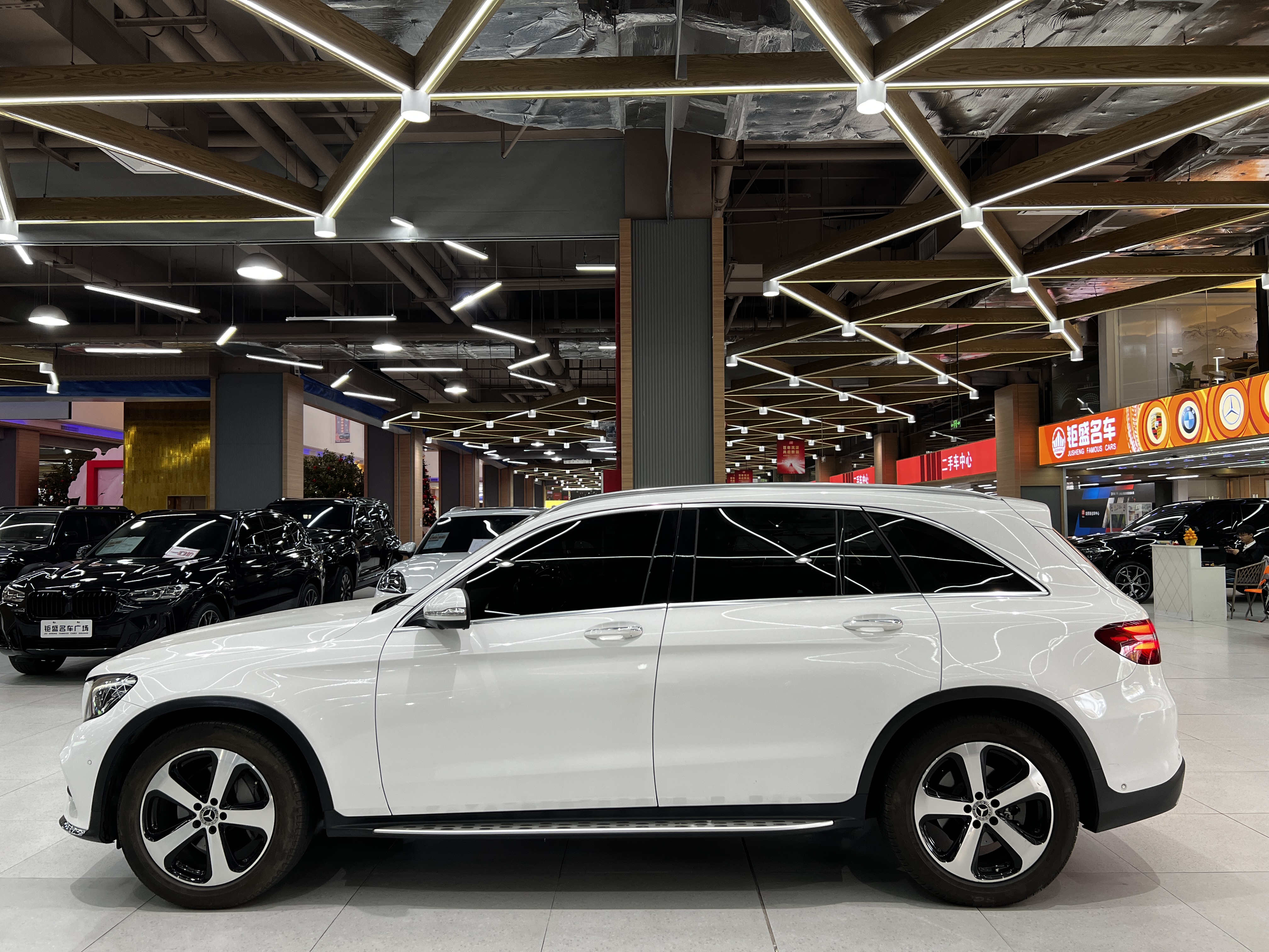 Mercedes-Benz GLC Class 2018 car image #3