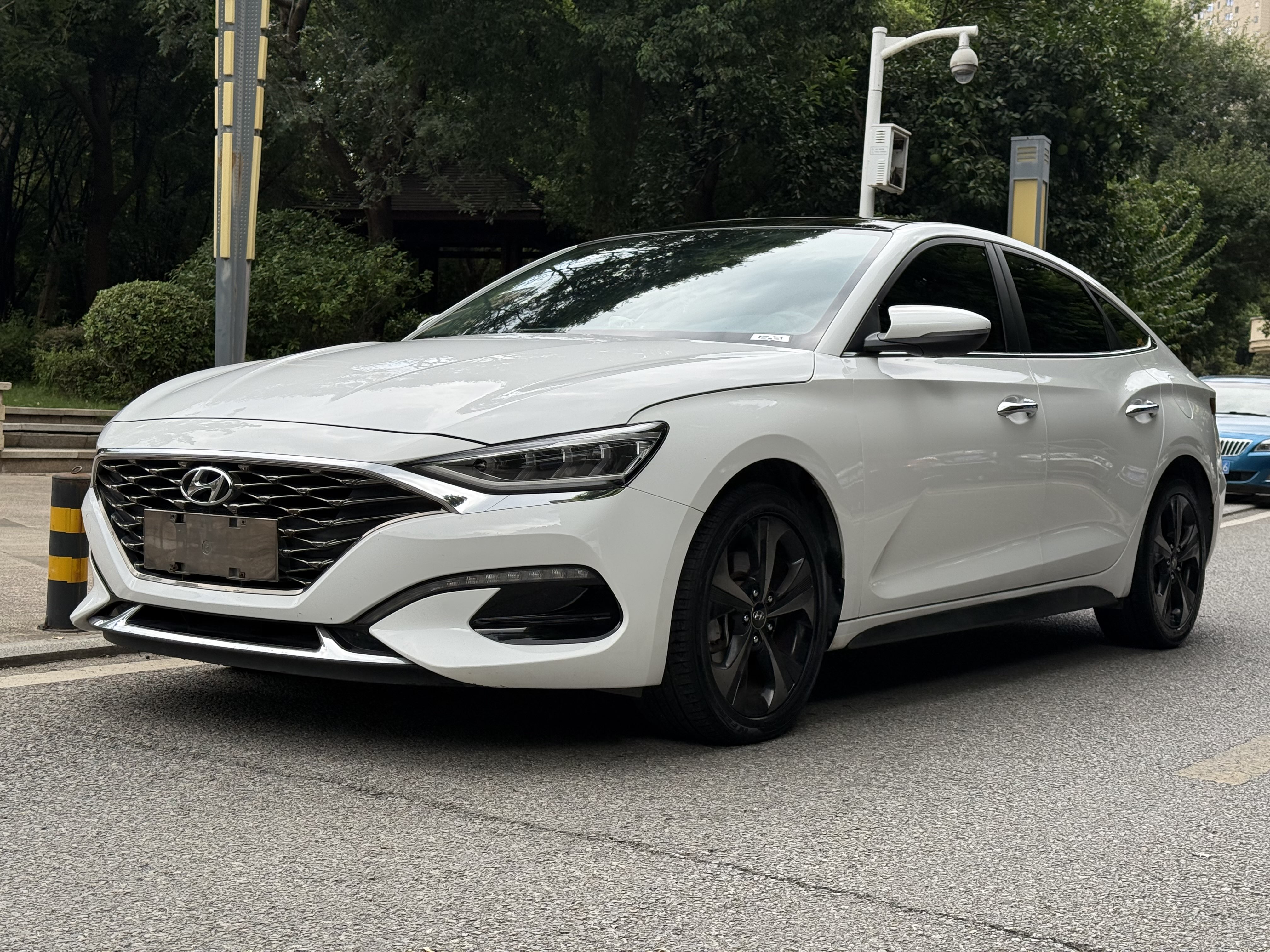 Hyundai Lafesta 2021 car image #3