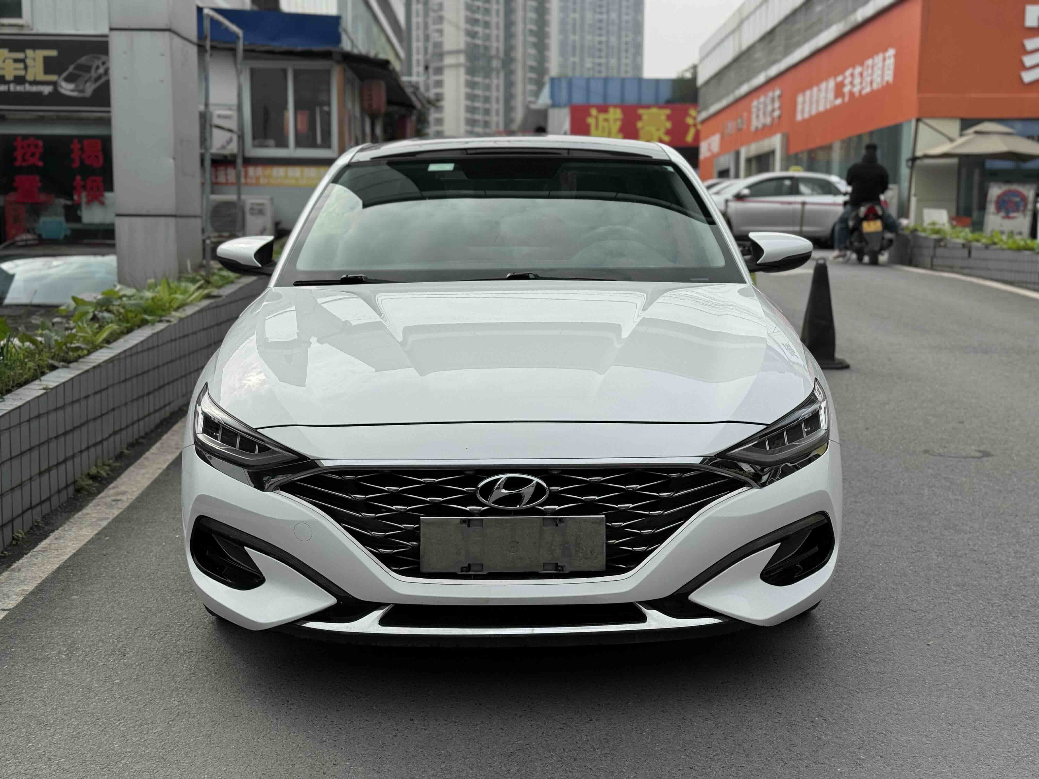 Hyundai Lafesta 2018 car image #3
