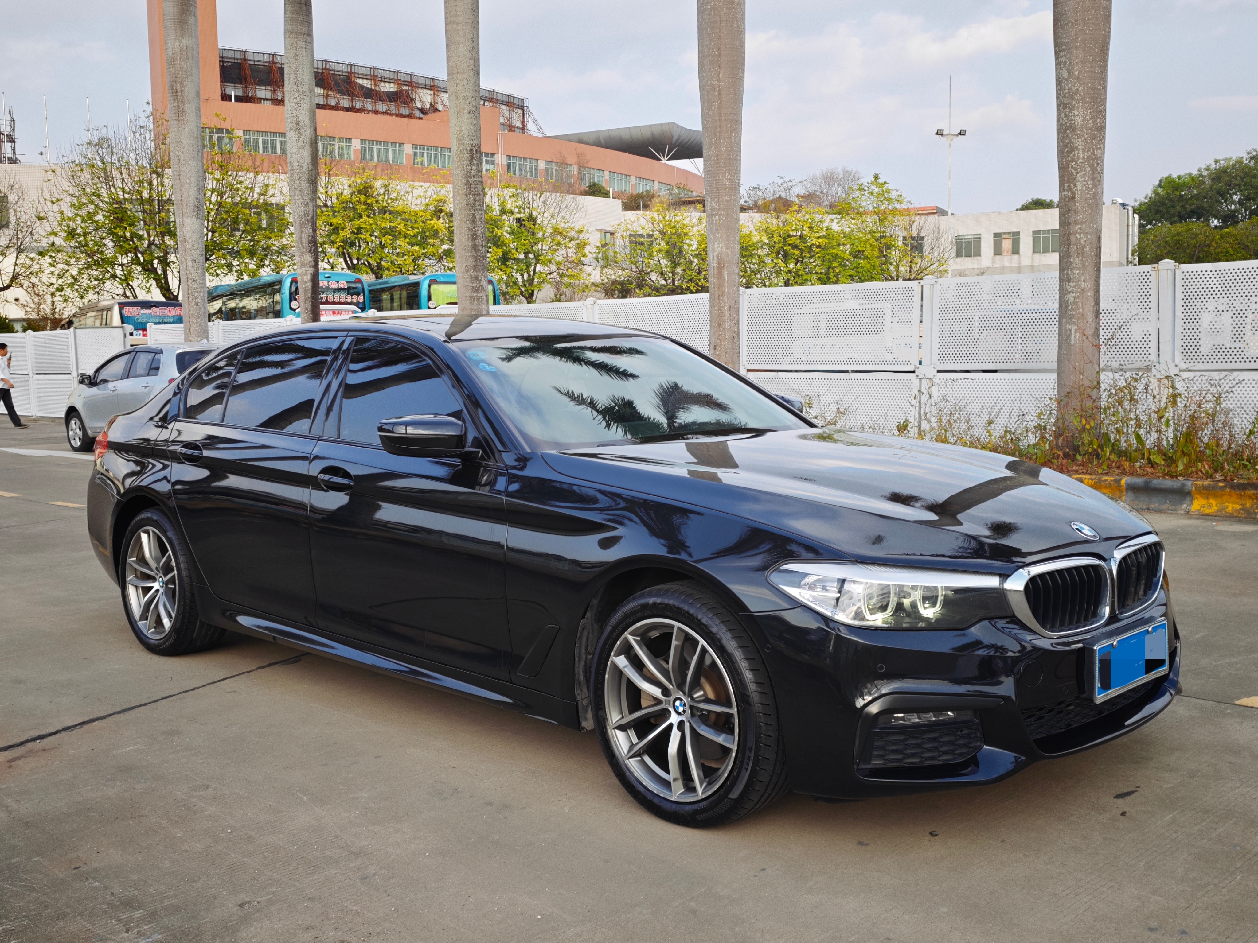 BMW 5 Series 2019 car image #3
