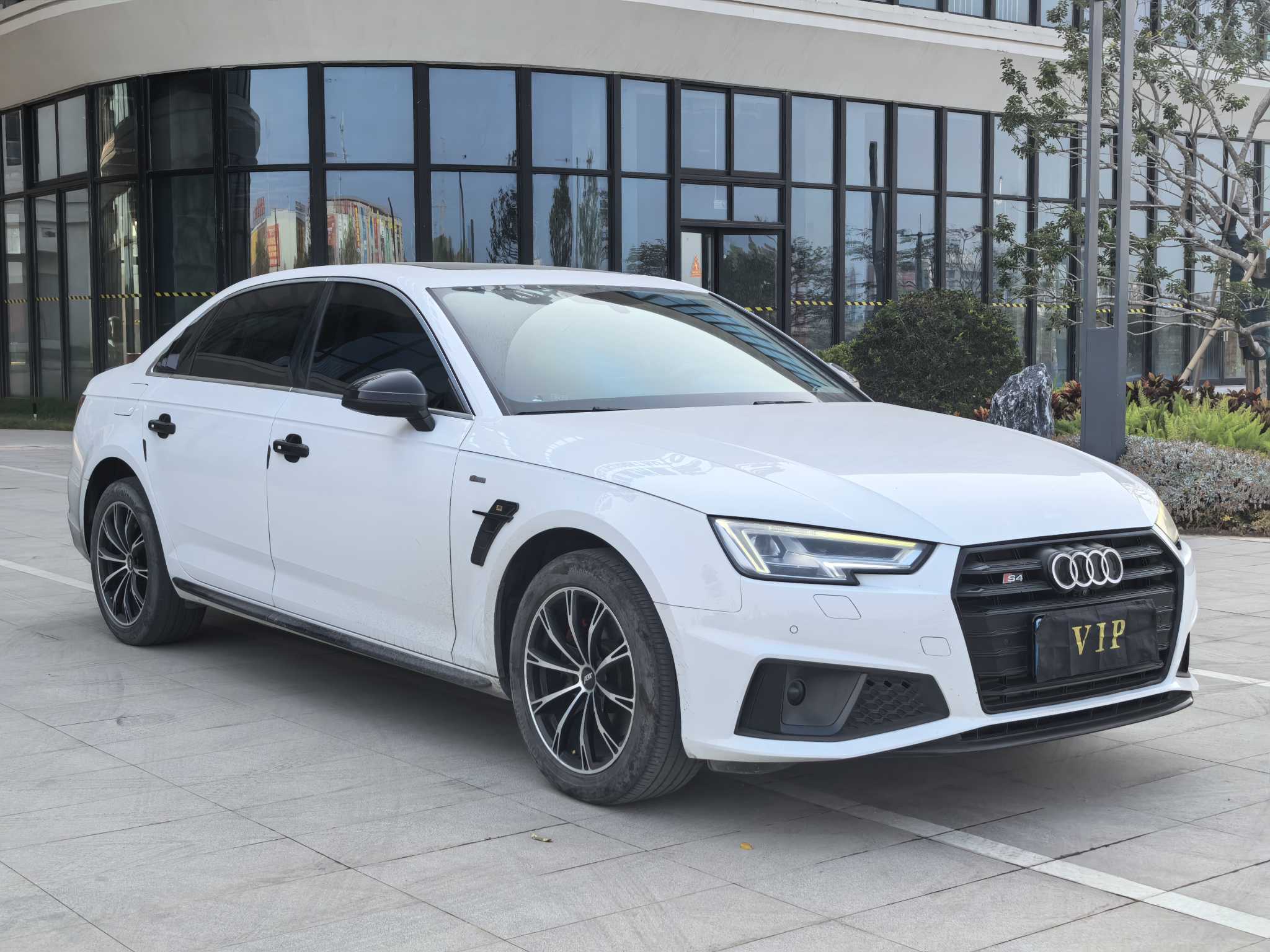 Audi A4L 2020 car image #3