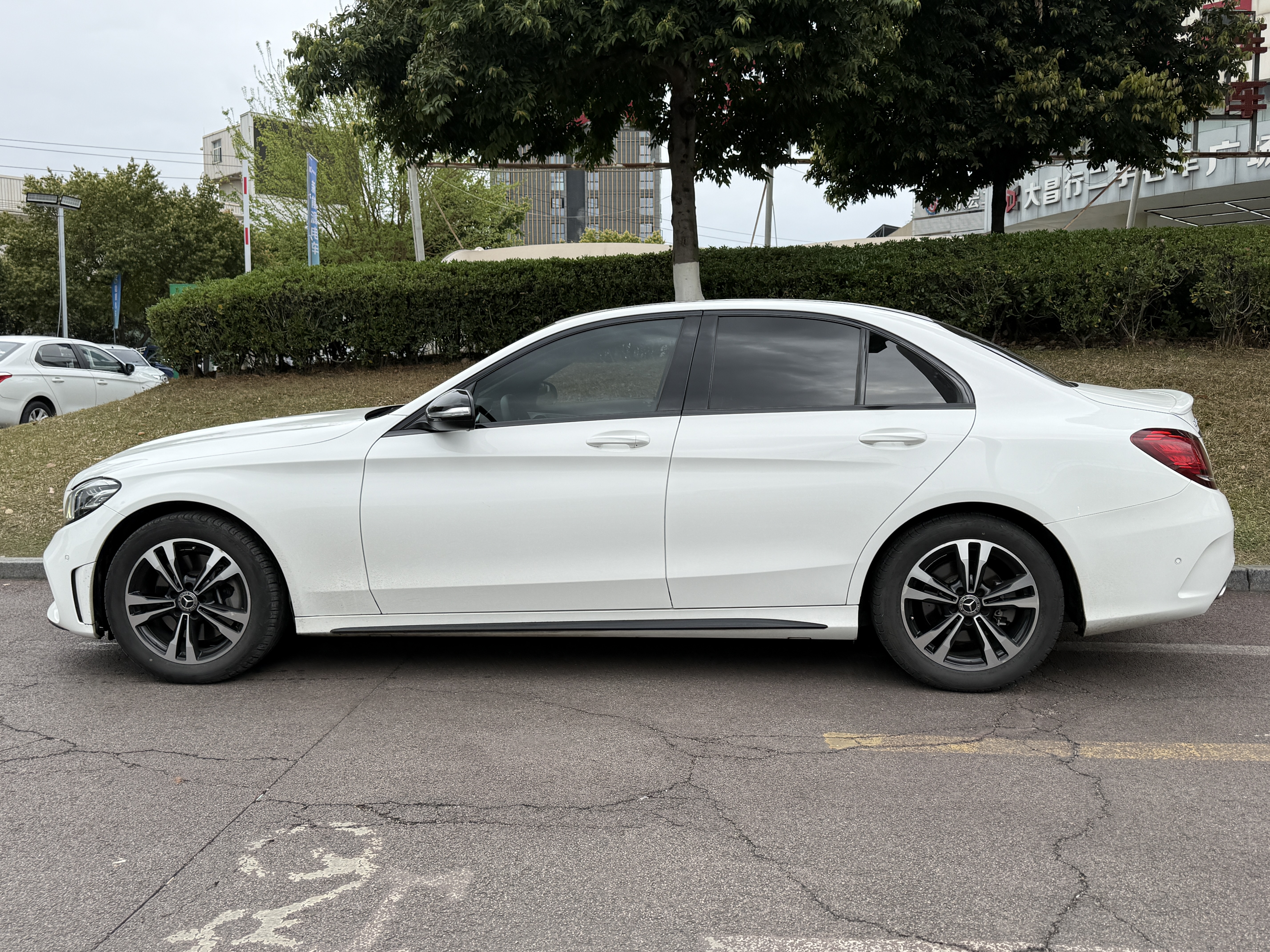 Mercedes-Benz C Class 2019 car image #3