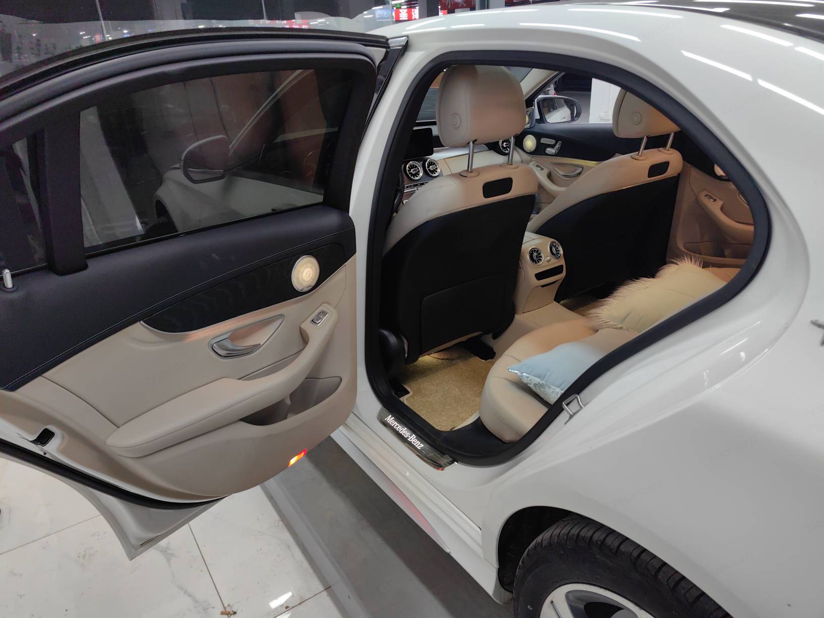 Mercedes-Benz C Class 2019 car image #3