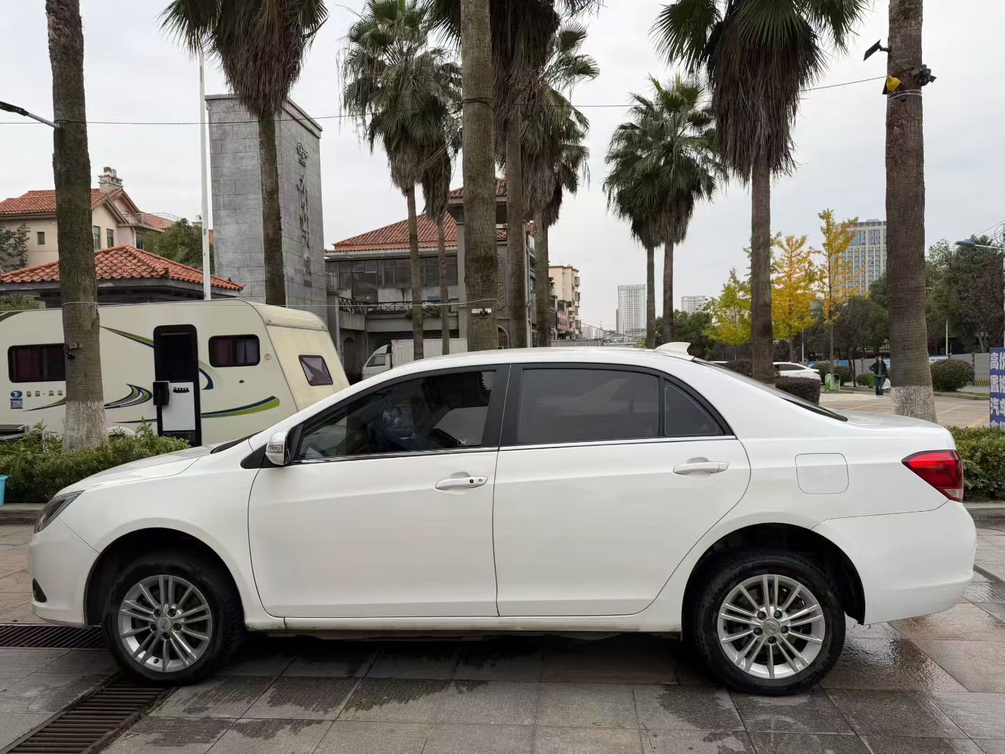 BYD 2019 #3 BYD 2019 car image #3