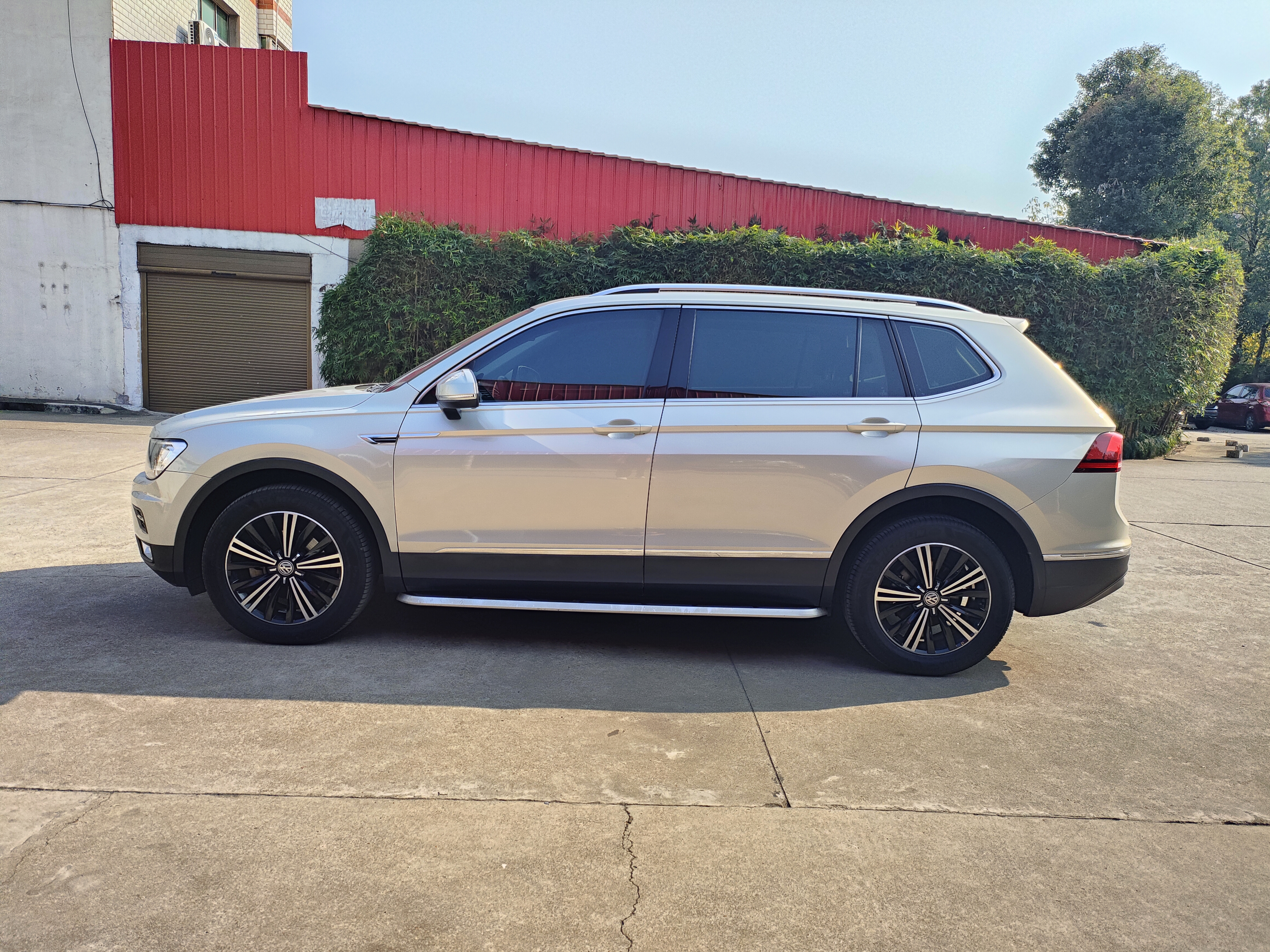 Volkswagen Tiguan L 2019 immagine di auto #3