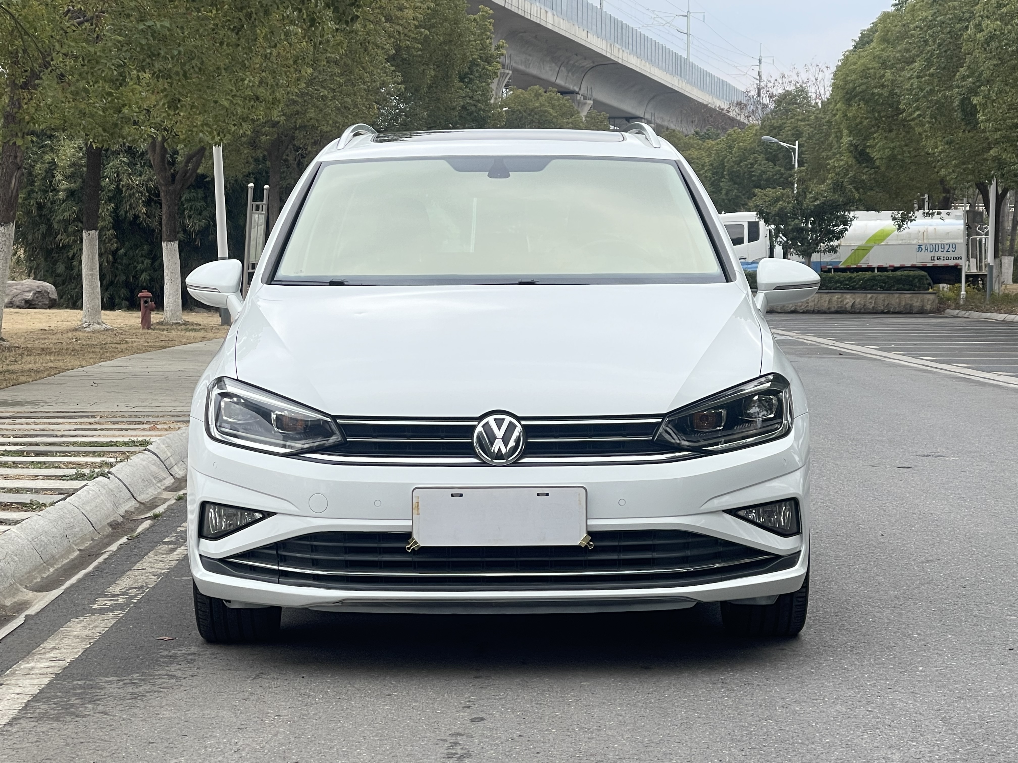 Volkswagen 2019 car image #3