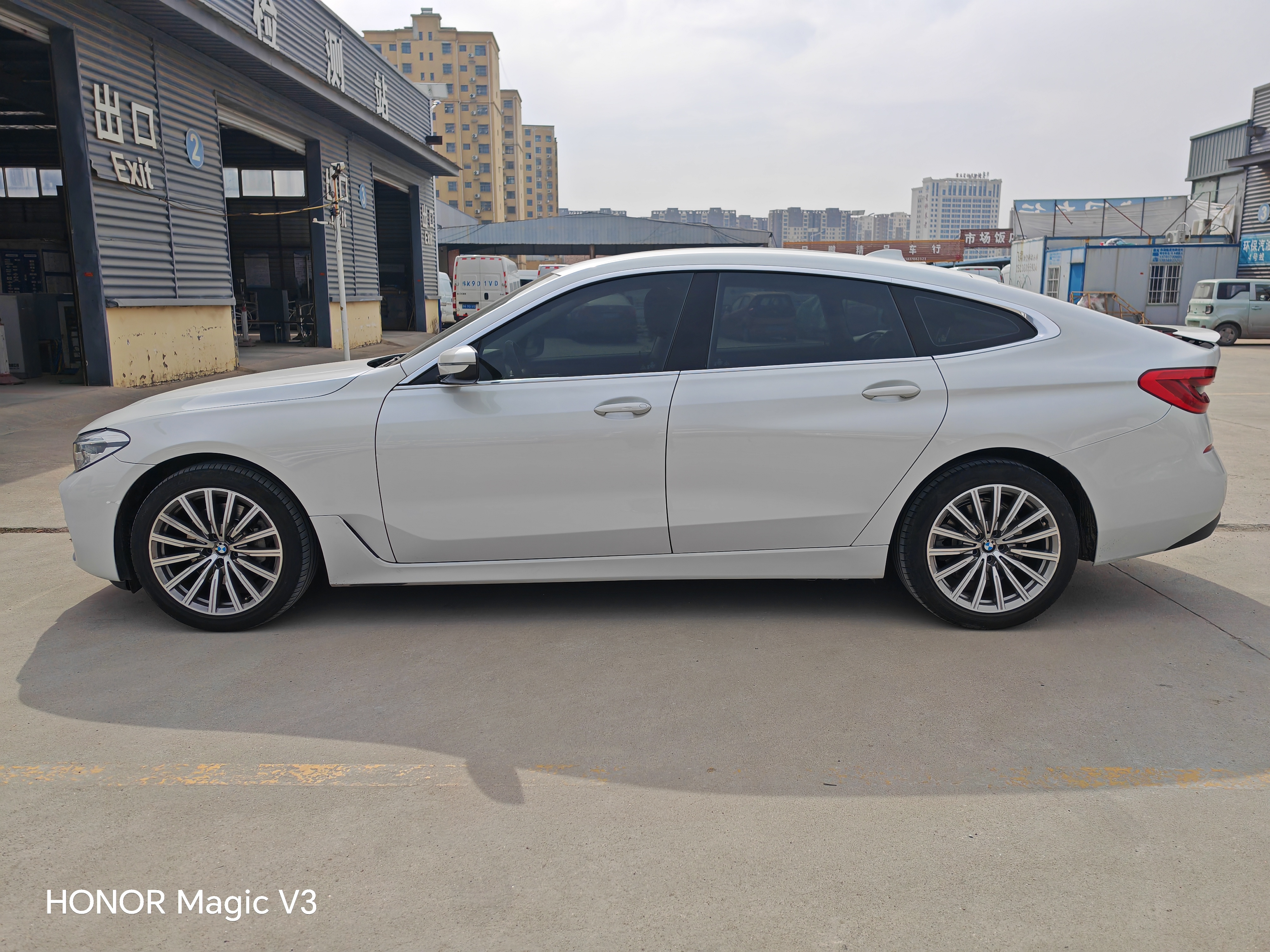 BMW 6 Series GT 2019 immagine di auto #3