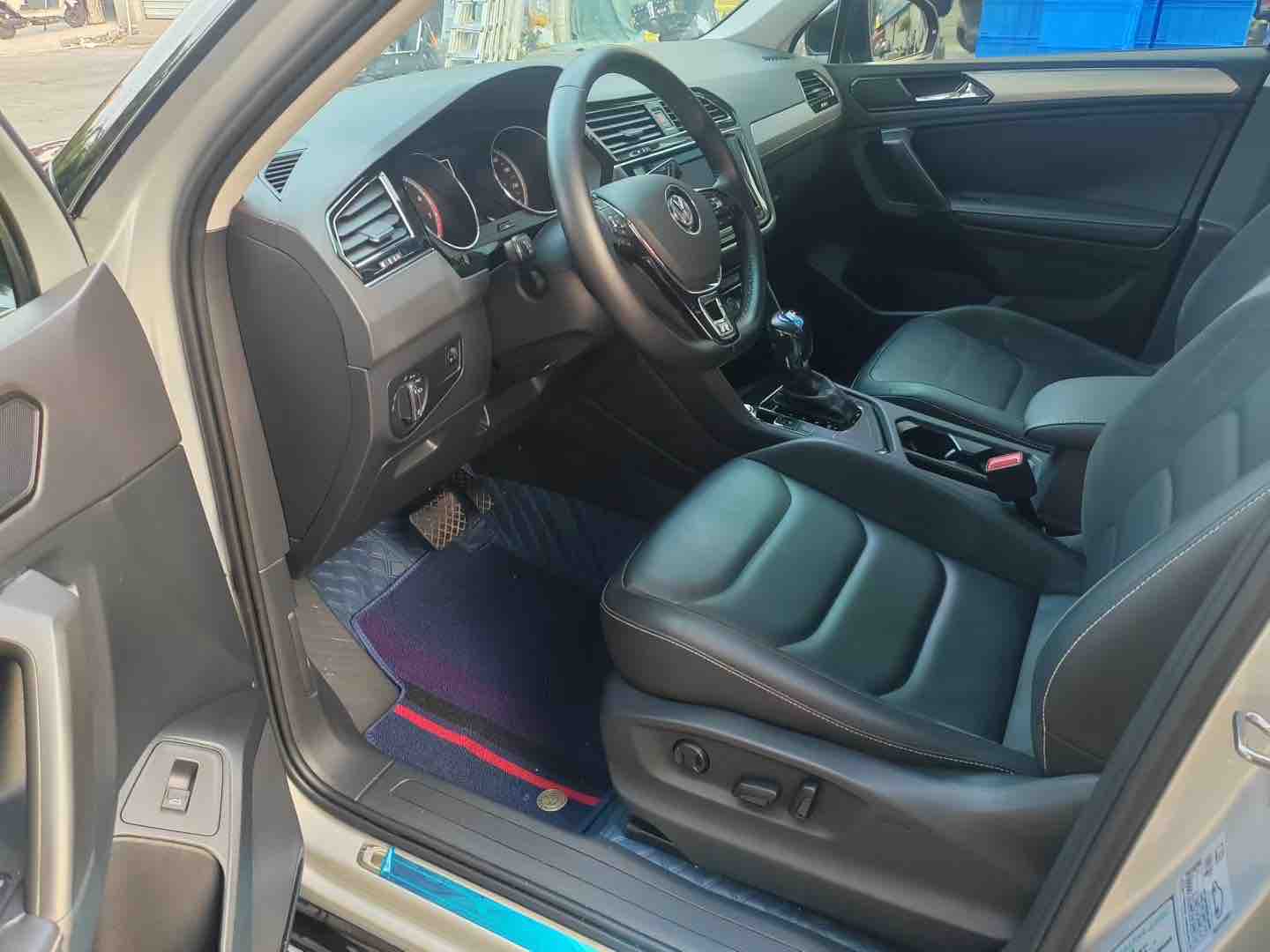 Volkswagen Tiguan L 2019 immagine di auto #3