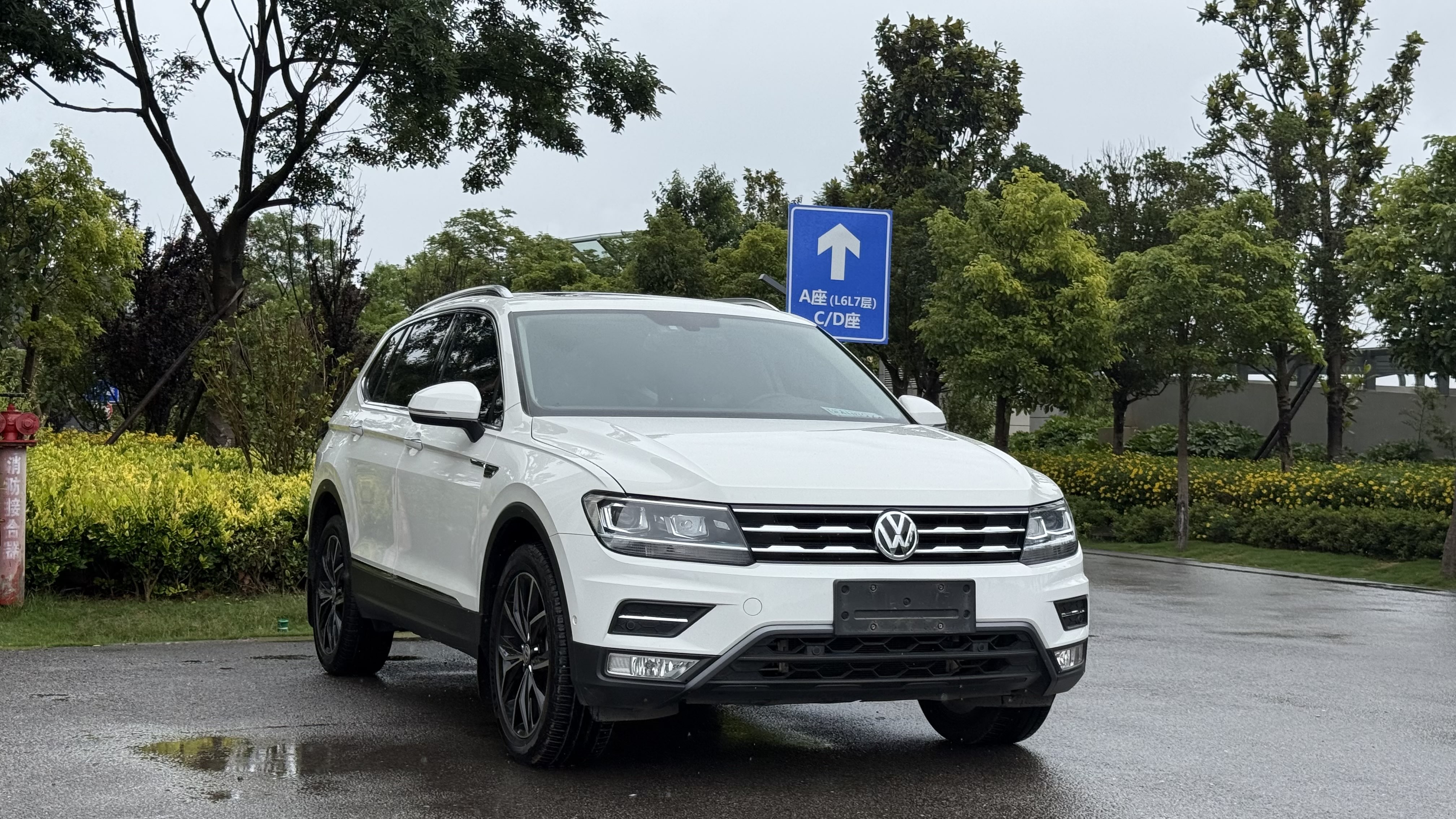 Volkswagen Tiguan L 2019 #3 Volkswagen Tiguan L 2019 car image #3