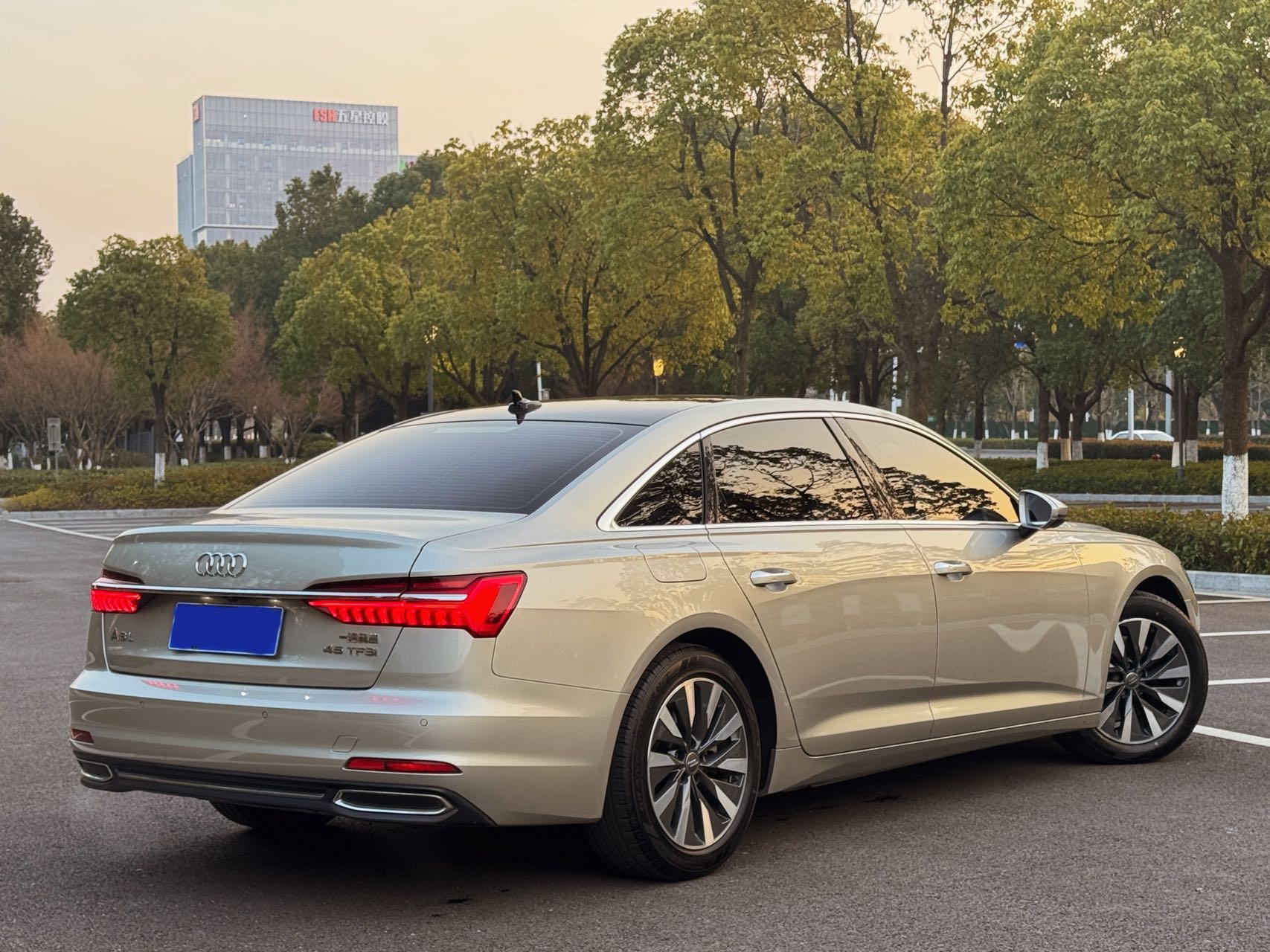 Audi A6L 2019 car image #3