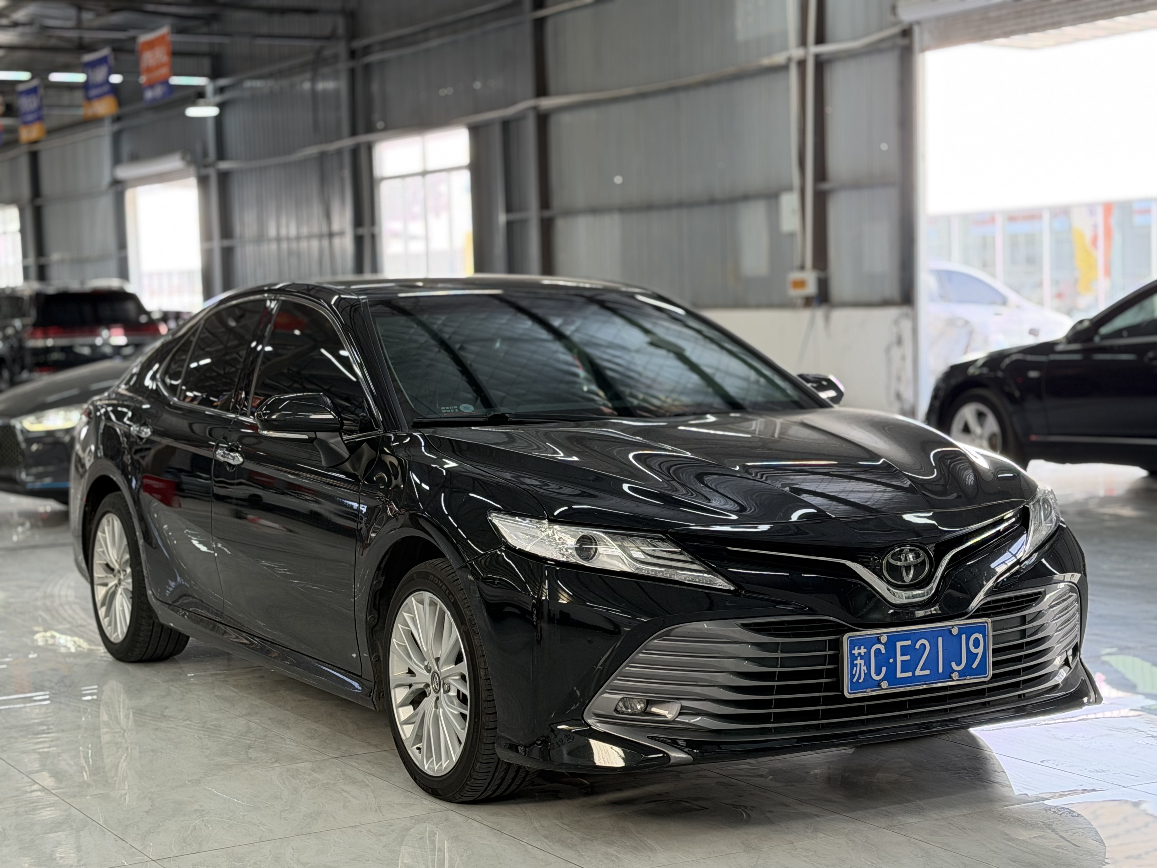 Toyota Camry 2020 immagine di auto #3