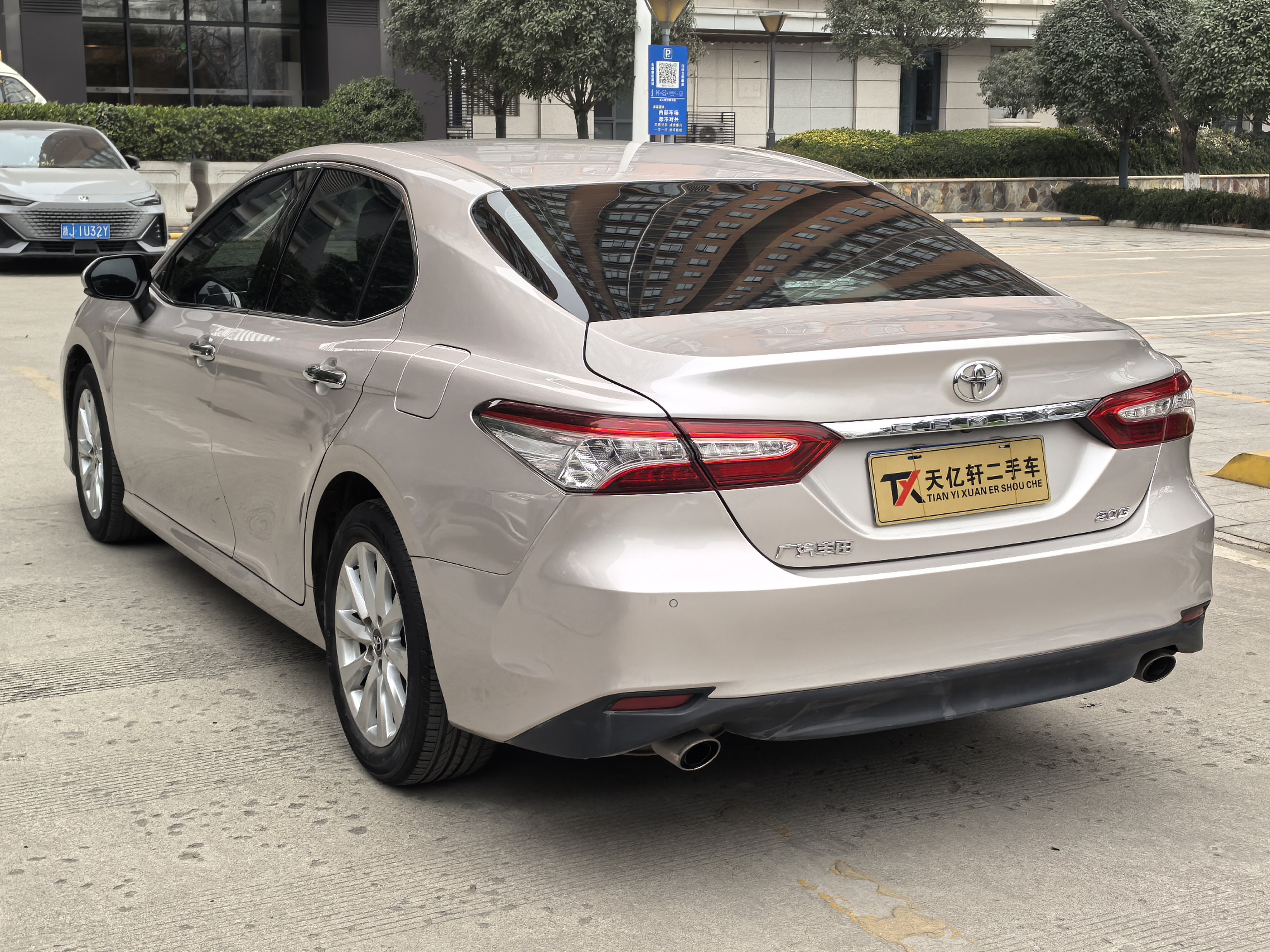 Toyota Camry 2020 car image #3