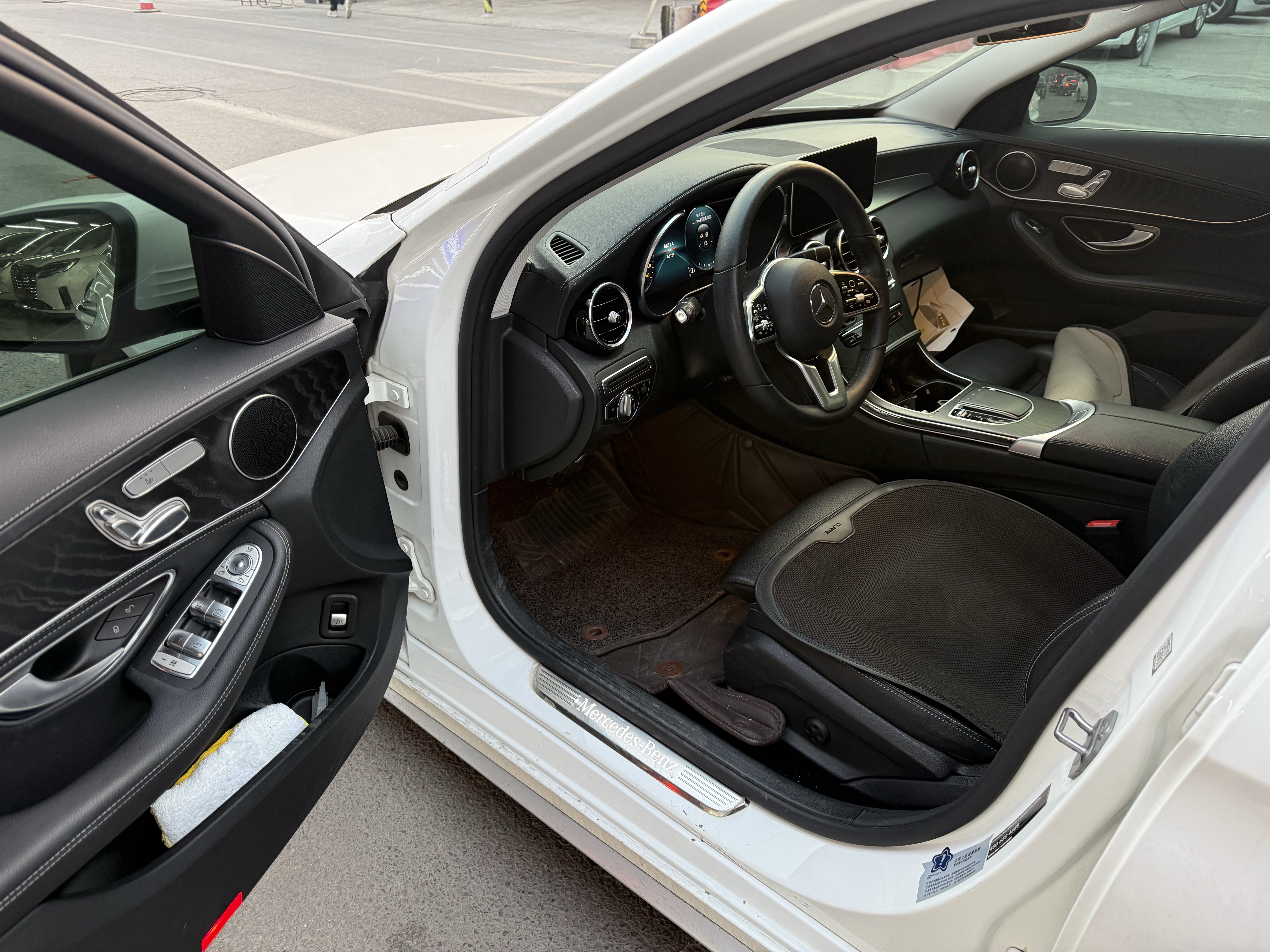 Mercedes-Benz C Class 2019 car image #3