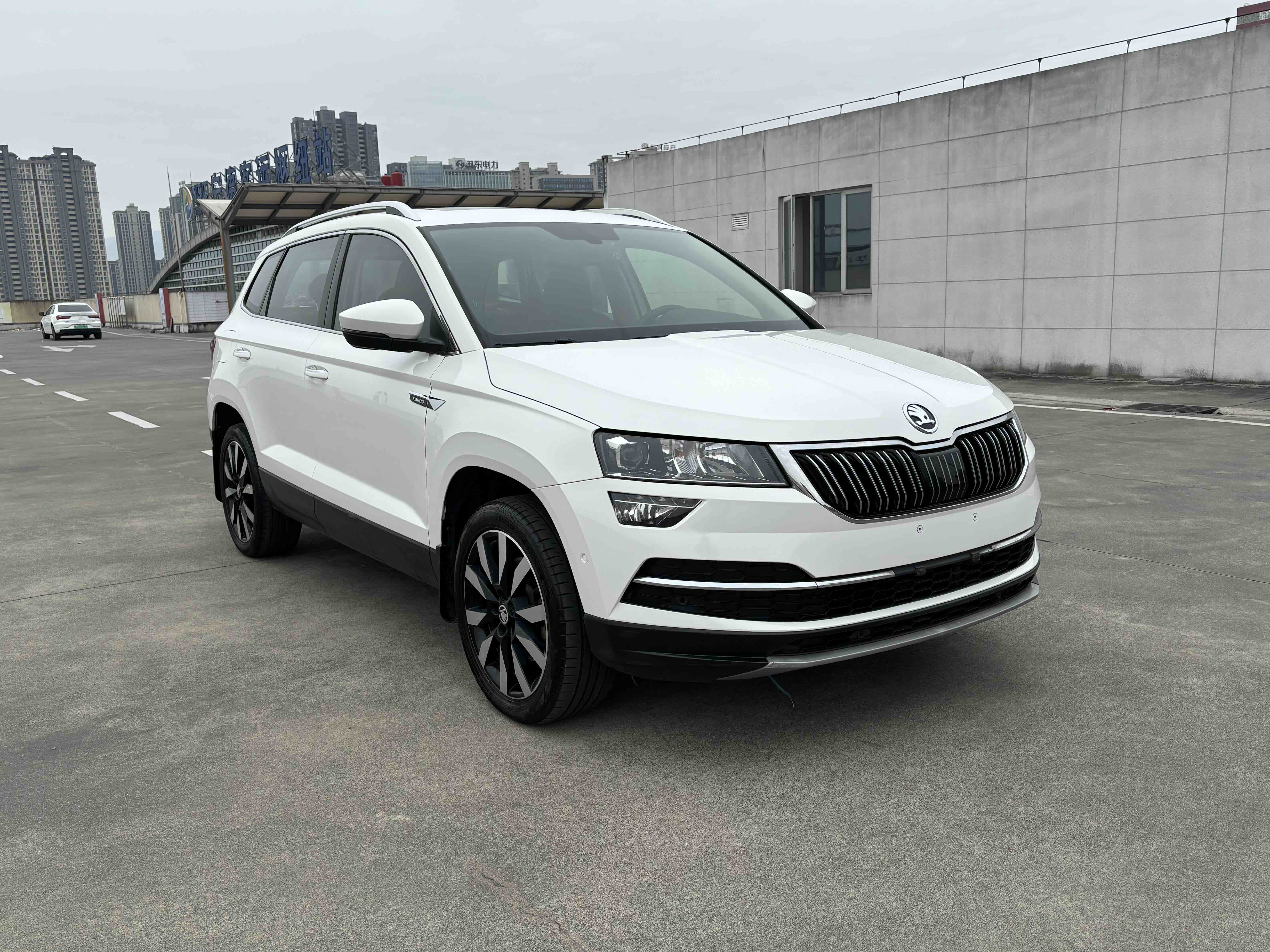 Skoda Karoq 2020 car image #3