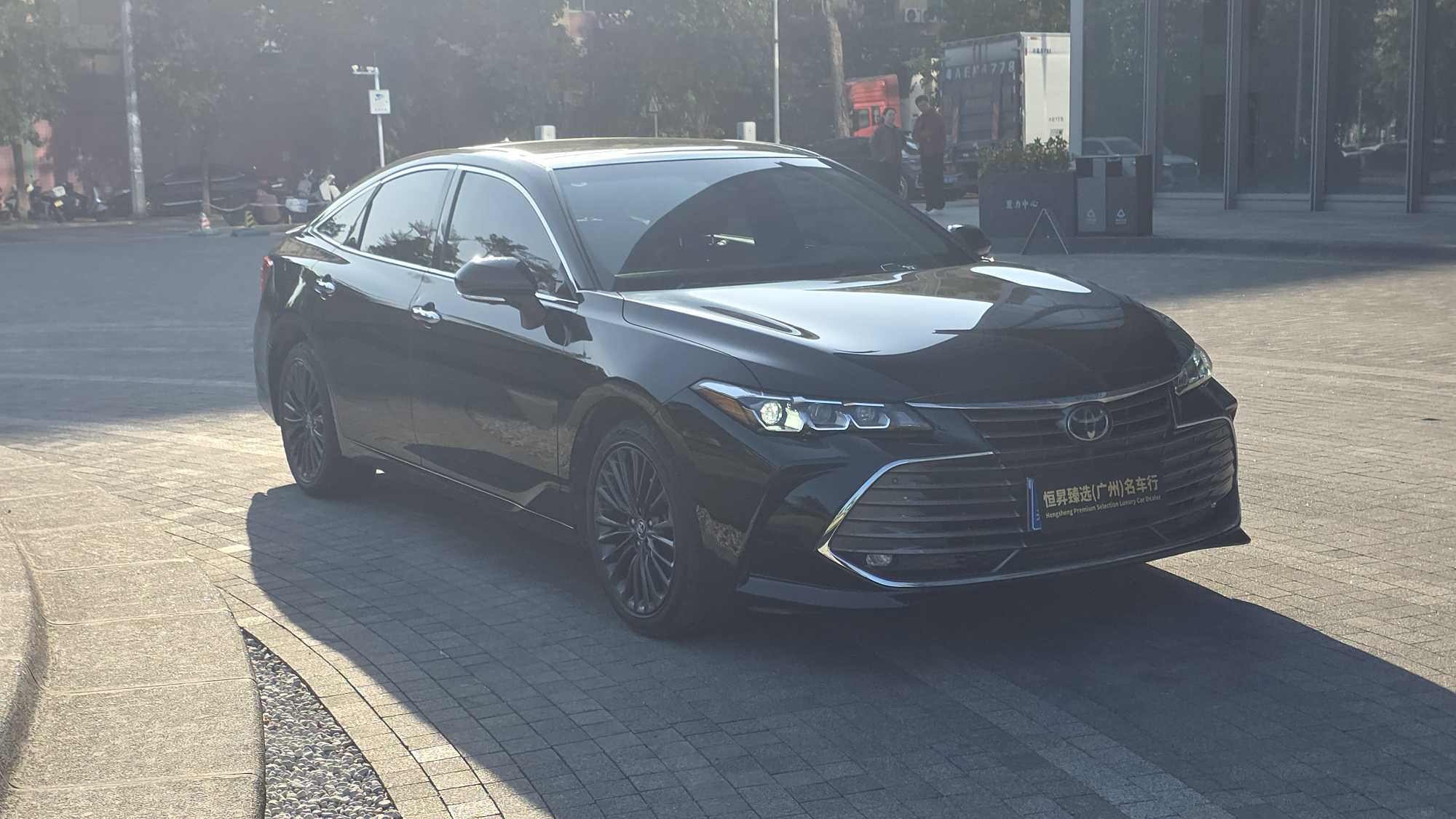 Toyota Avalon 2019 car image #3