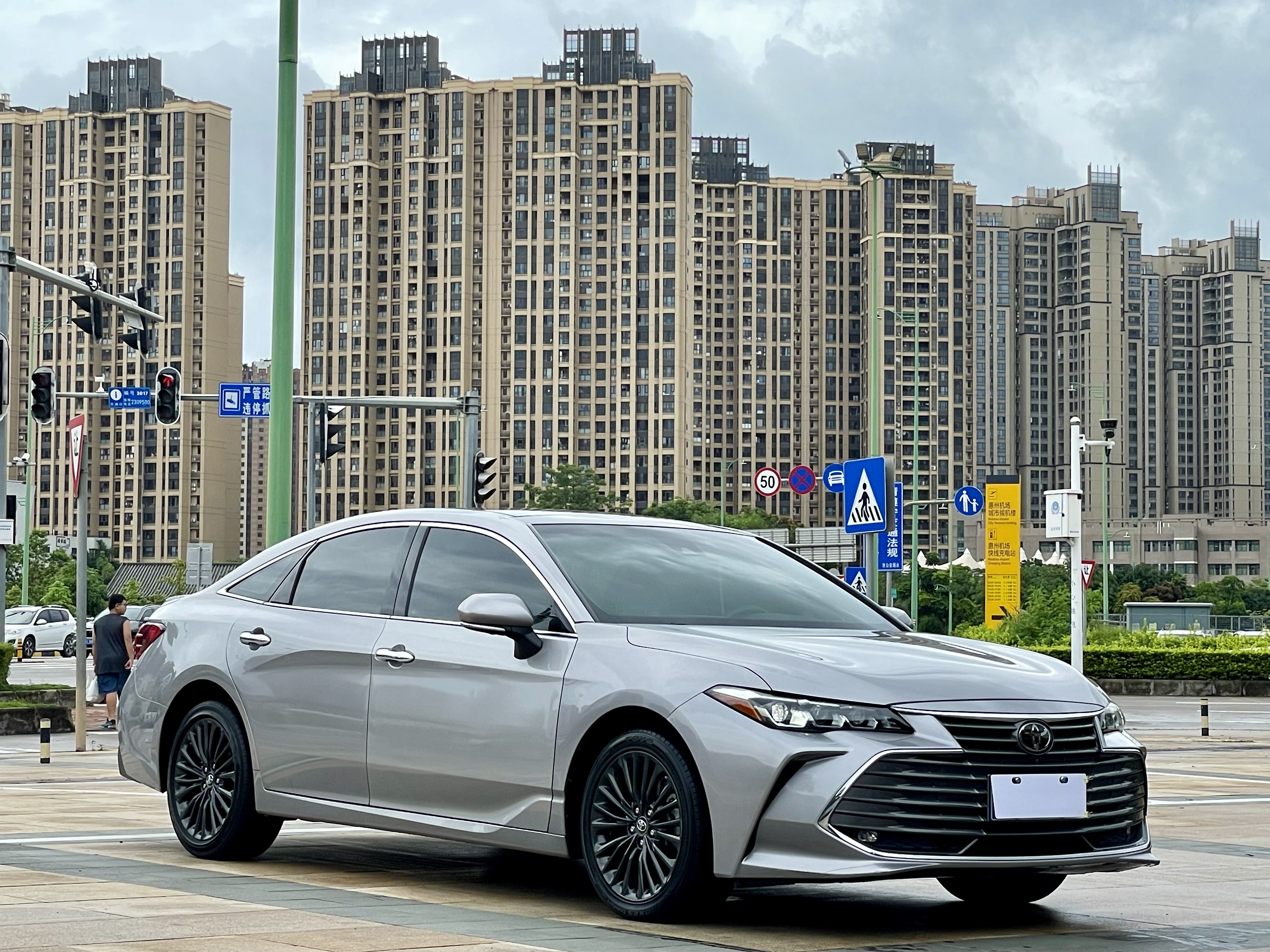 Toyota Avalon 2021 car image #3