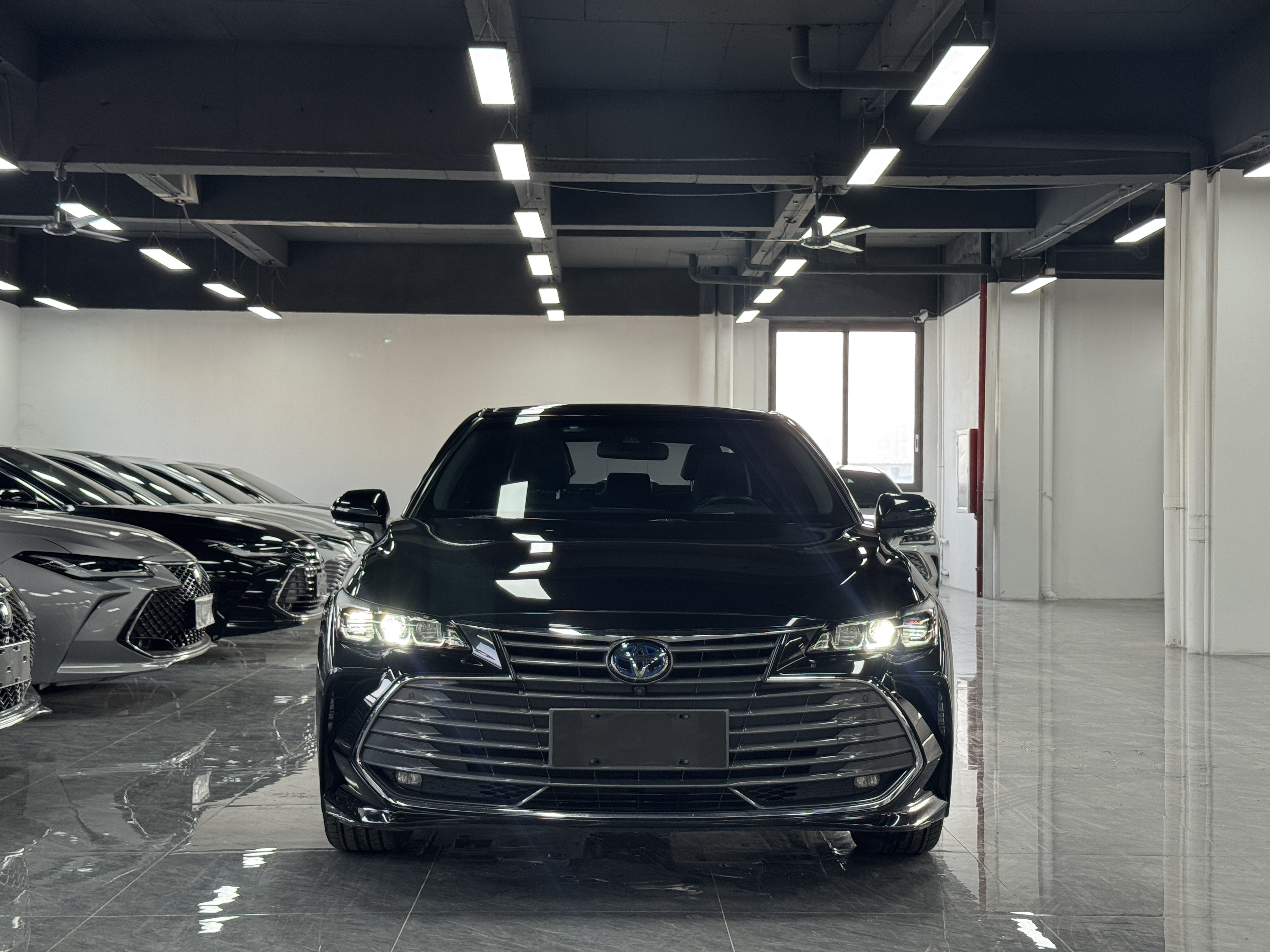 Toyota Avalon 2019 car image #3