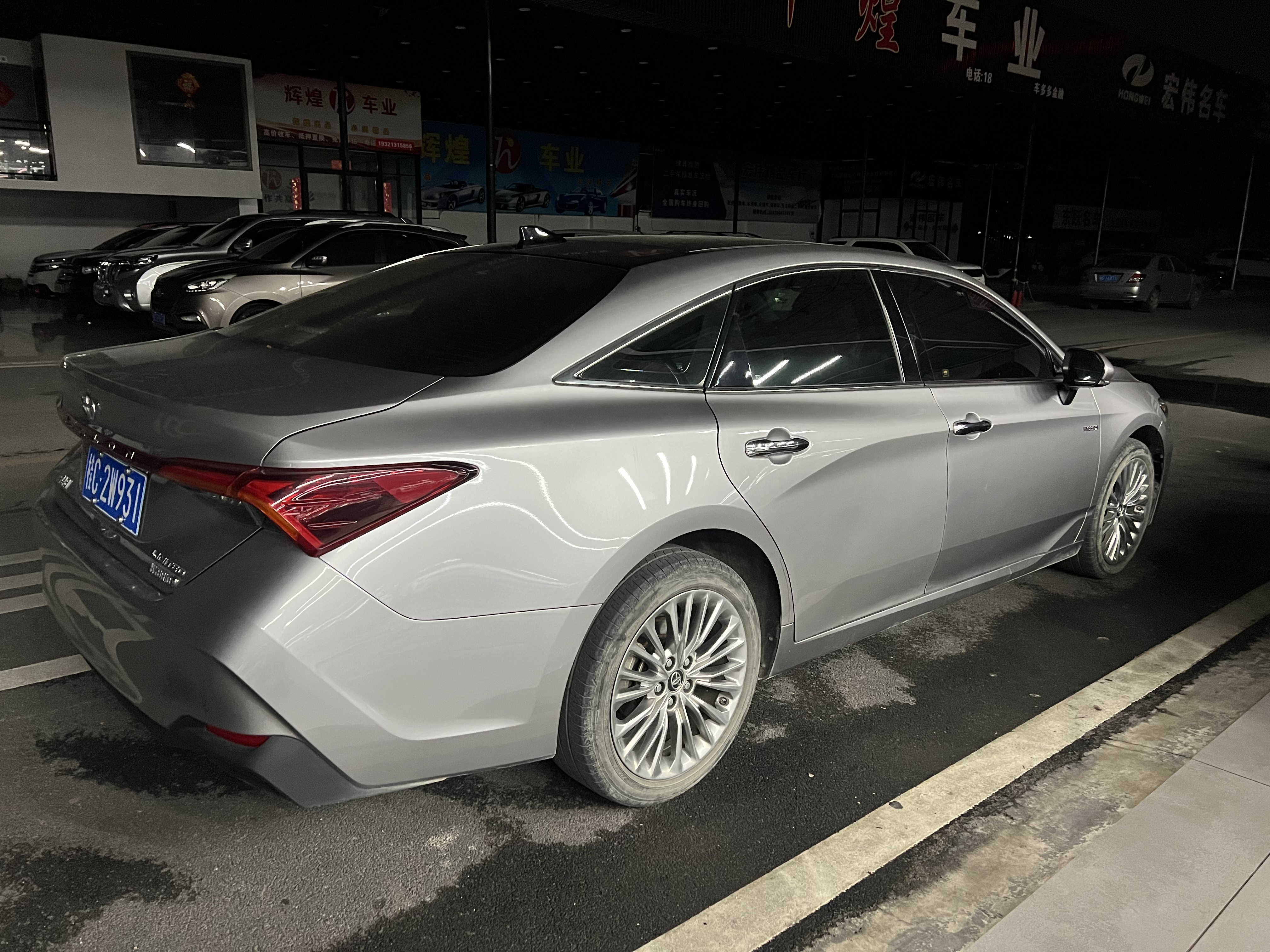 Toyota Avalon 2019 car image #3