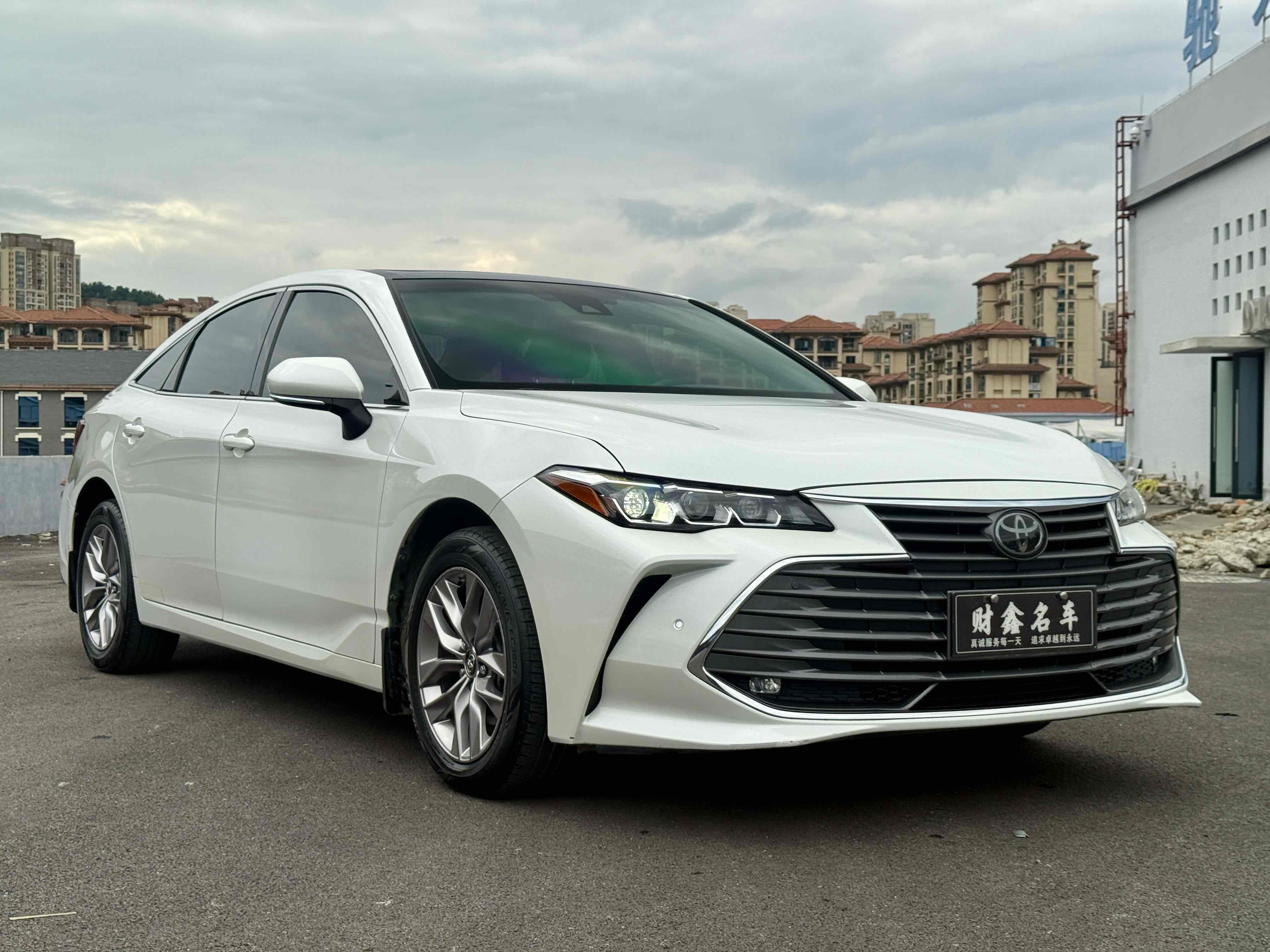 Toyota Avalon 2020 car image #3