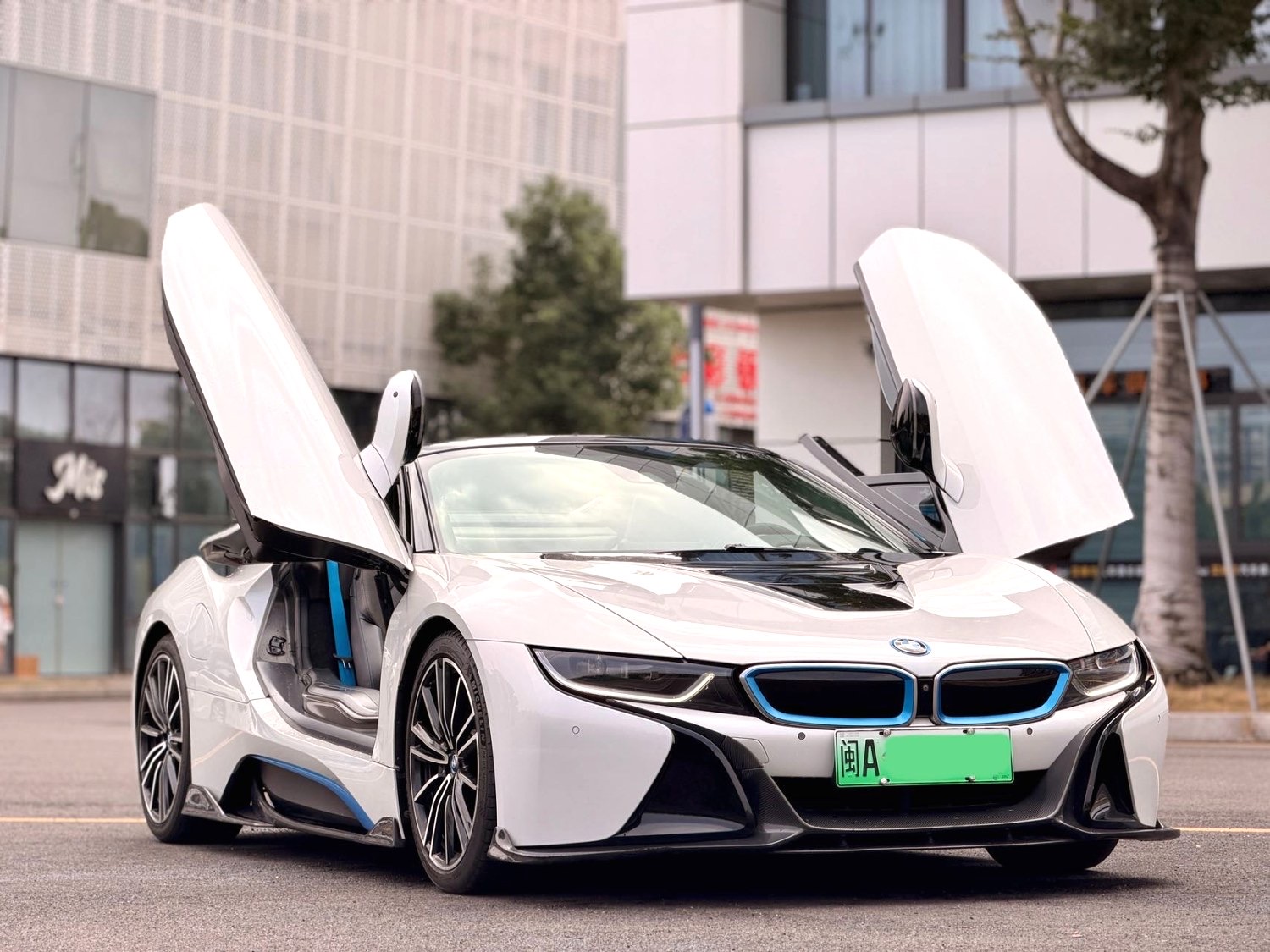 BMW i8 2020 car image #3