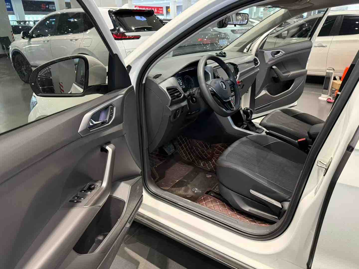 Volkswagen 2020 car image #3