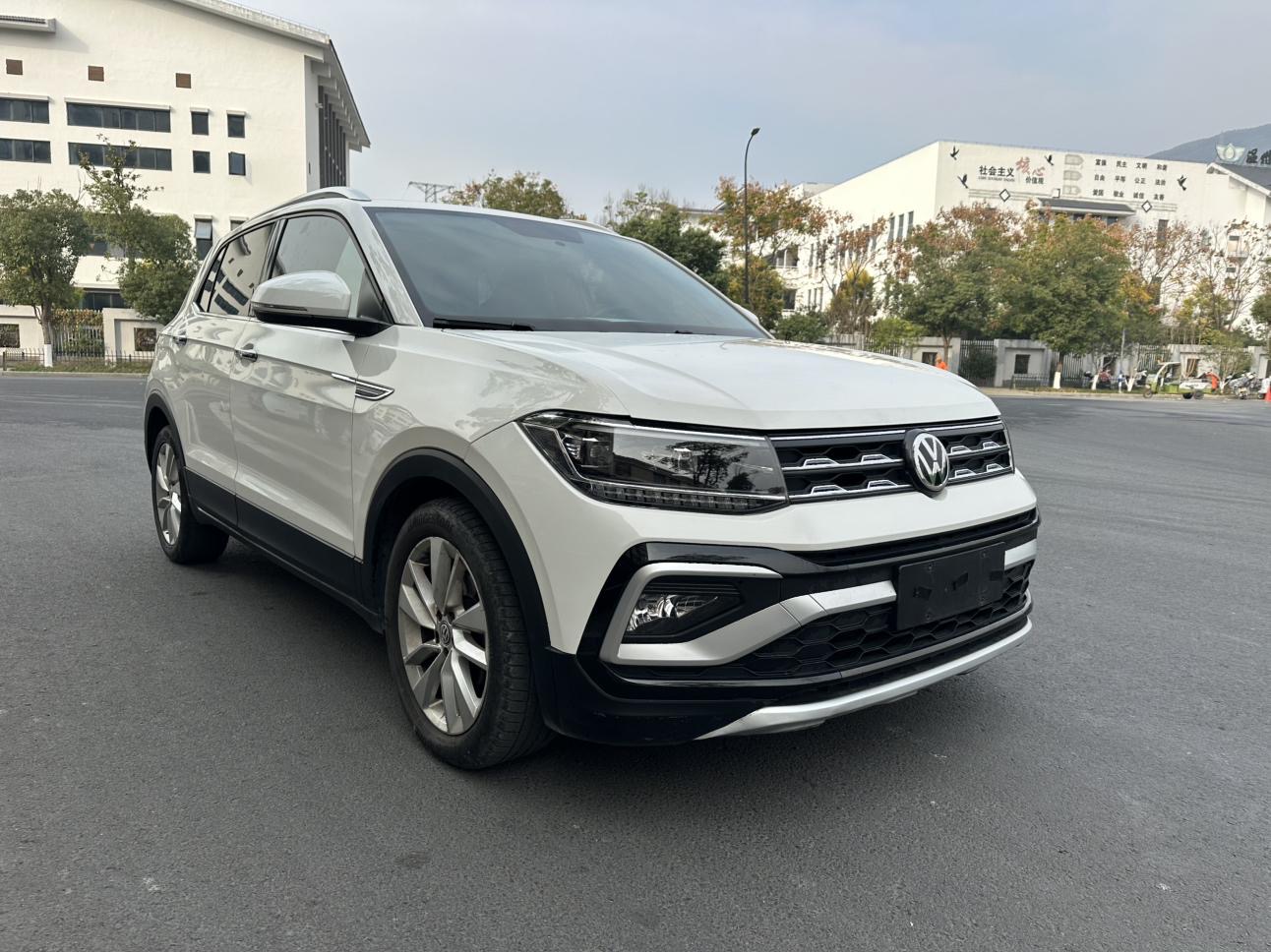 Volkswagen 2019 car image #3