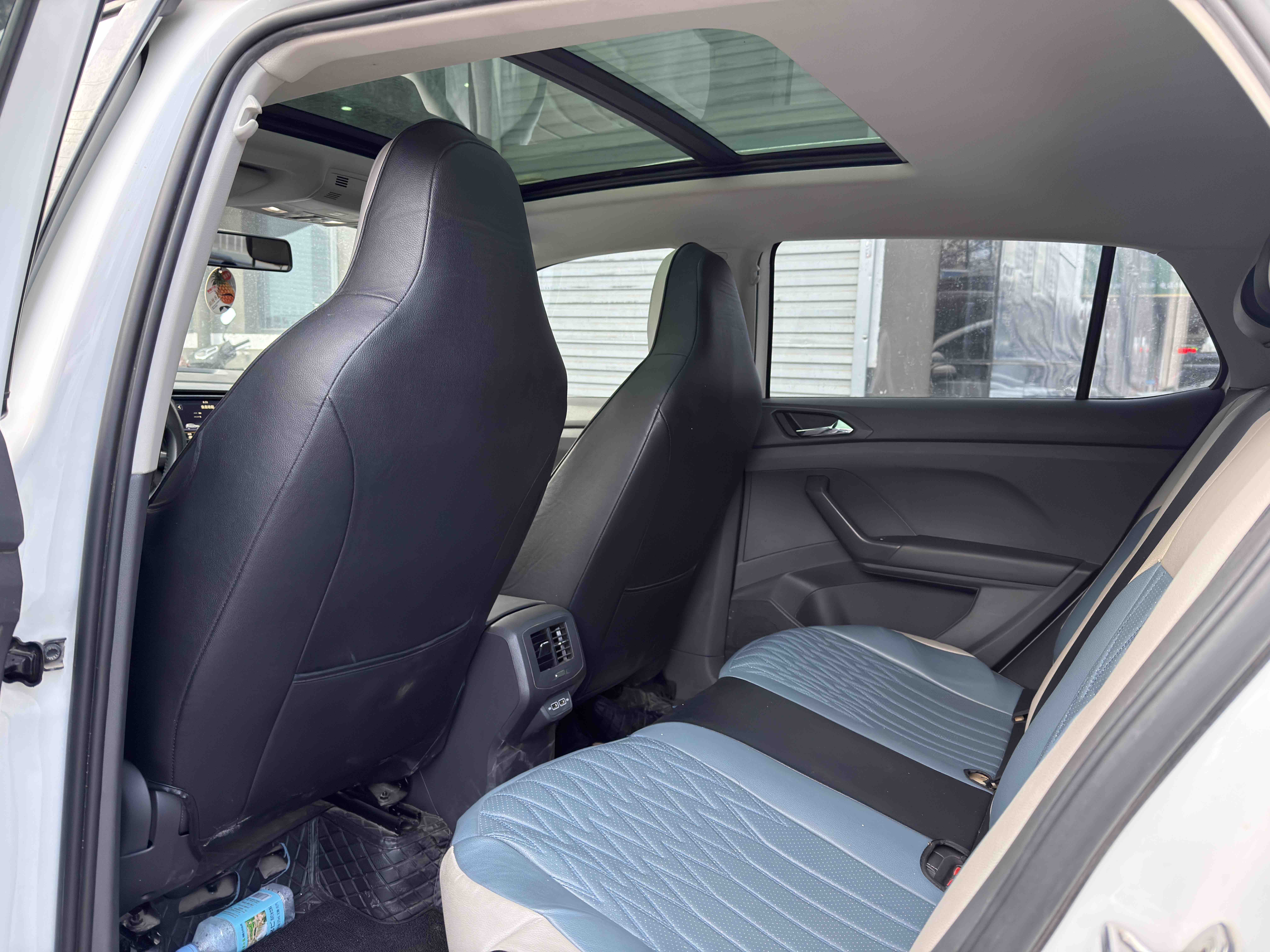 Volkswagen T-Cross 2019 car image #3