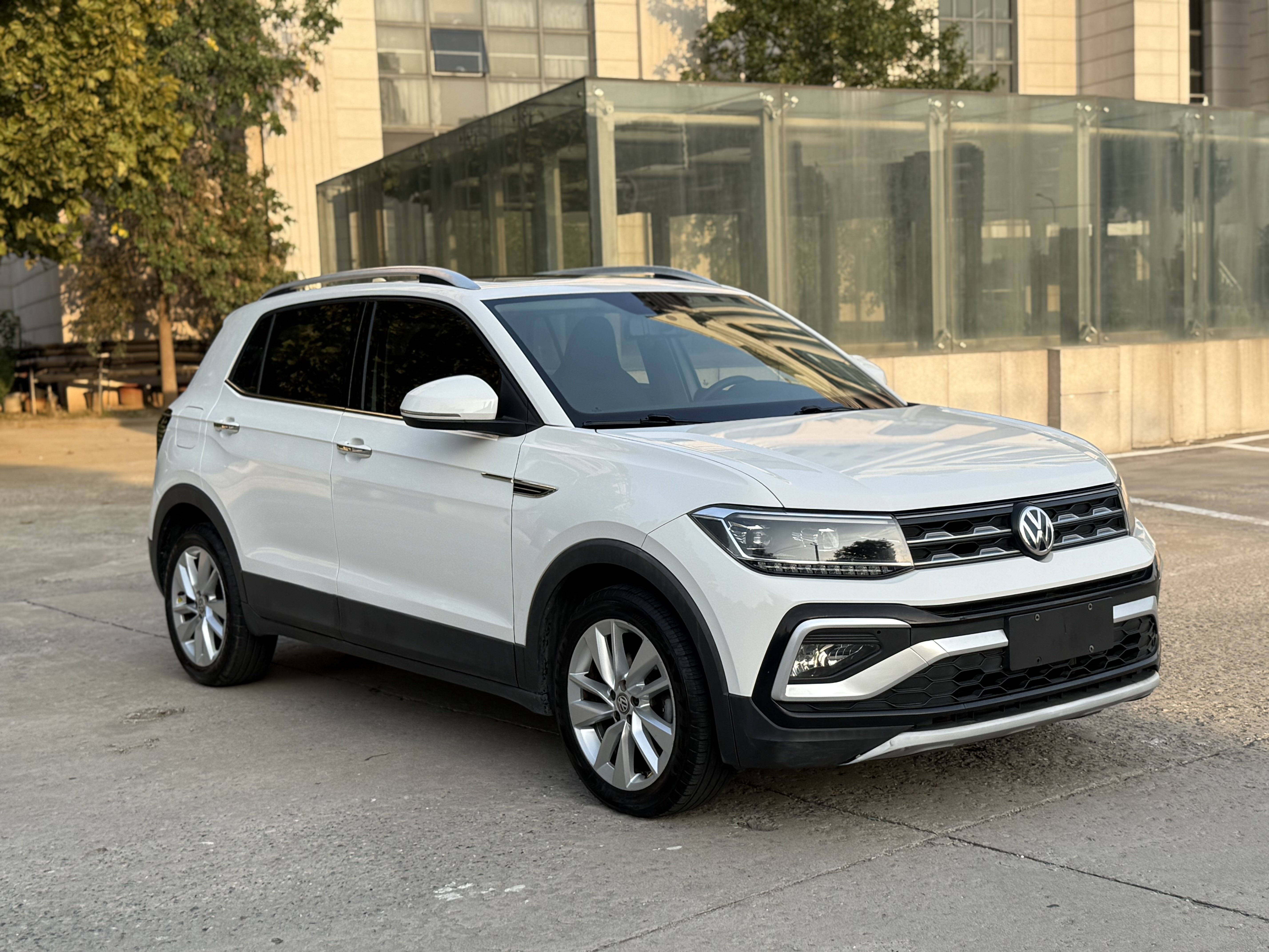 Volkswagen T-Cross 2020 car image #3