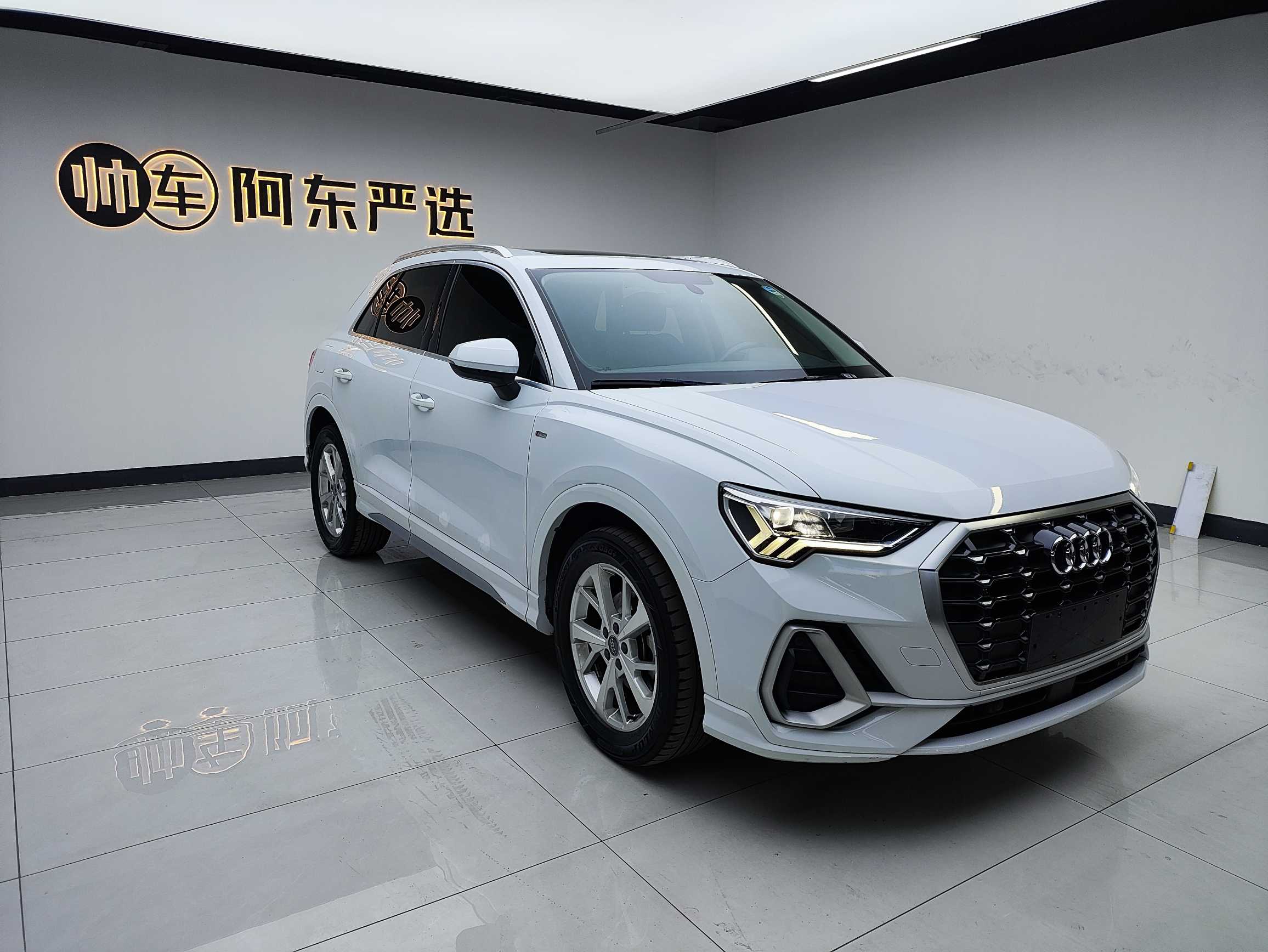 Audi Q3 2020 car image #3