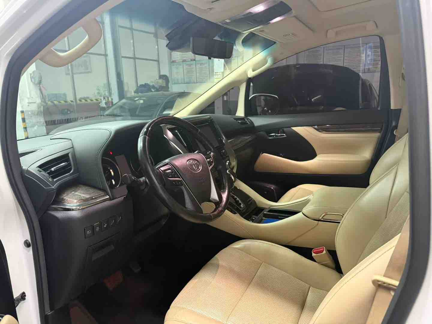 Toyota Alphard 2019 car image #3