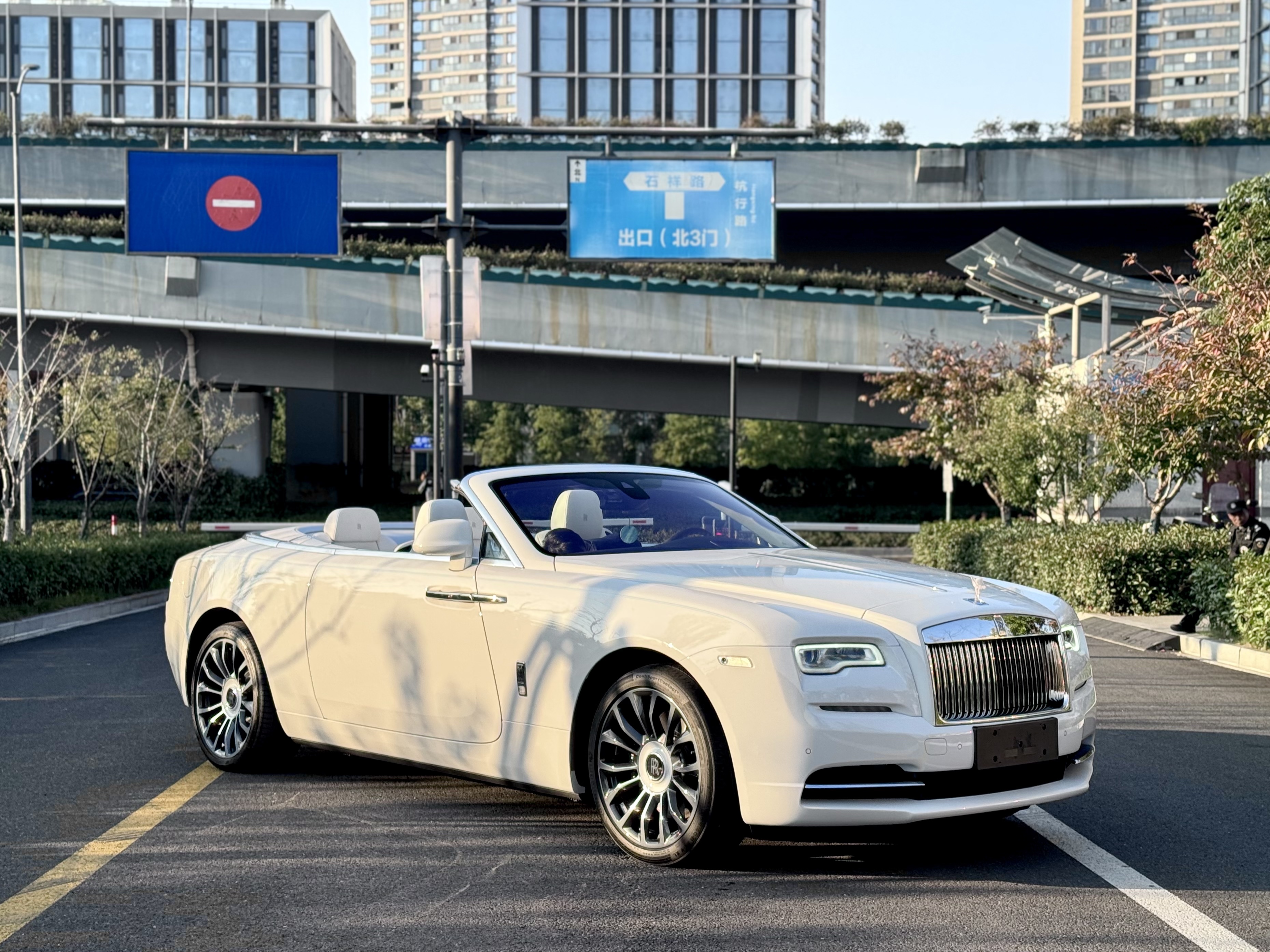 劳斯莱斯 曜影 2021 汽车图片 #3