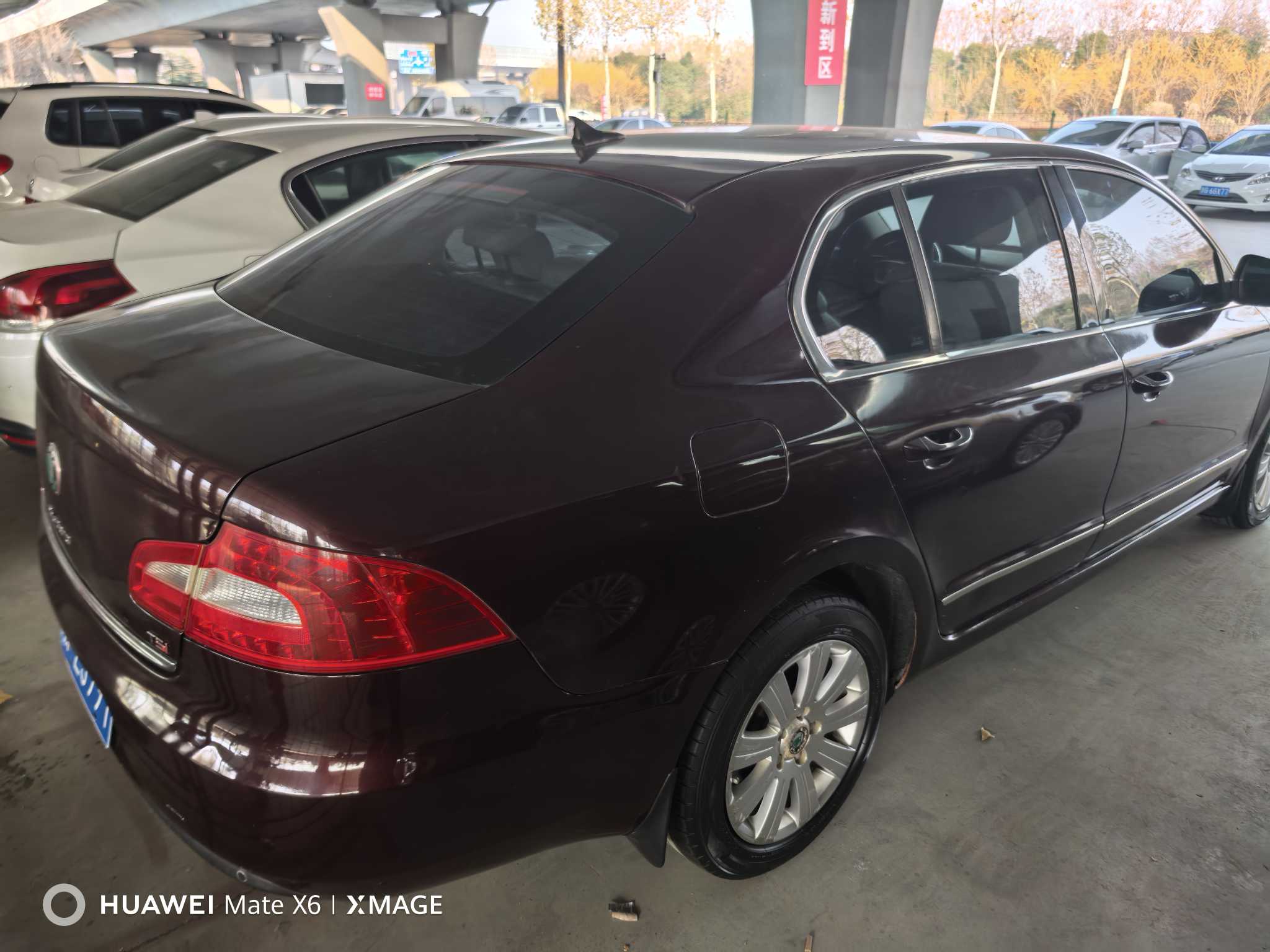 Skoda Superb 2010 car image #3