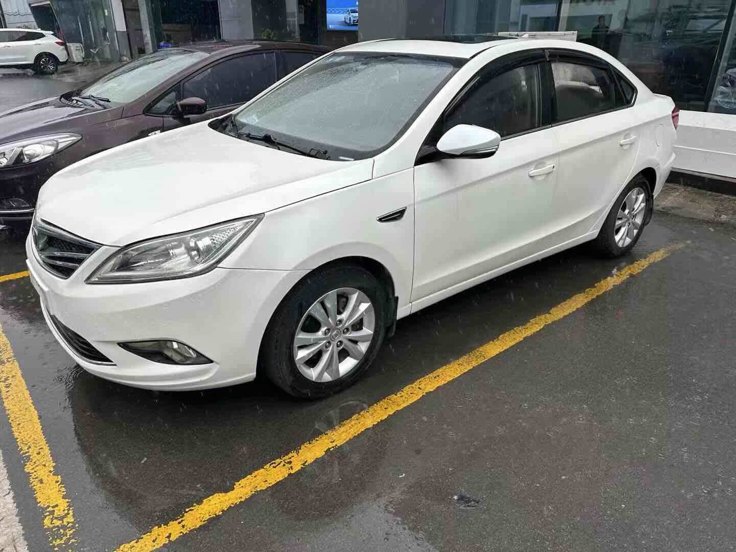 Changan Alsvin V5 2014 car image #3